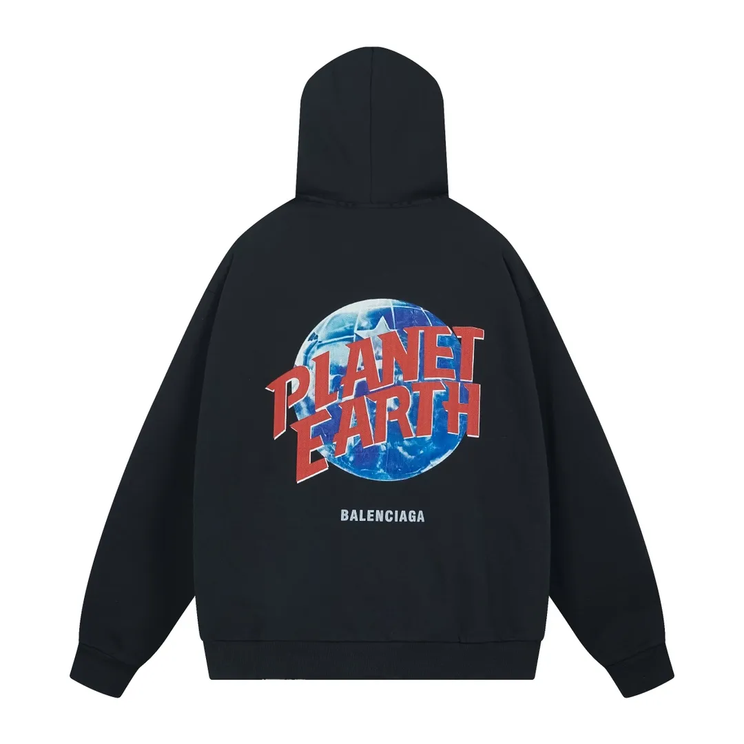 🅿️390 real photos [Top version. Official website quality] BALENCI*GA/Paris. 2024 catwalk style earth pattern direct-injection printing washed distressed worn cardigan zipper hooded sweatshirt 2024 new style. All pattern details and colors Y-board customization. Jubie market currency. Brick cabinets are synchronized. Genuine products are developed at the first time, and you can print and compare! The fabric is made of Paris ZP custom-woven and dyed cotton sweatshirt. Weighing 460 grams, the cloth surface is clean. The cloth pattern is clear, soft and comfortable. The threads are dyed with no color difference. The printing uses environmentally friendly imported materials with white ink direct printing, the letters are clear and the effect is three-dimensional. The entire garment is washed, distressed and worn. The version adopts OS loose shoulder design. Same style for men and women. Code: BL238955 Color: black, floral gray Size: XS S M L