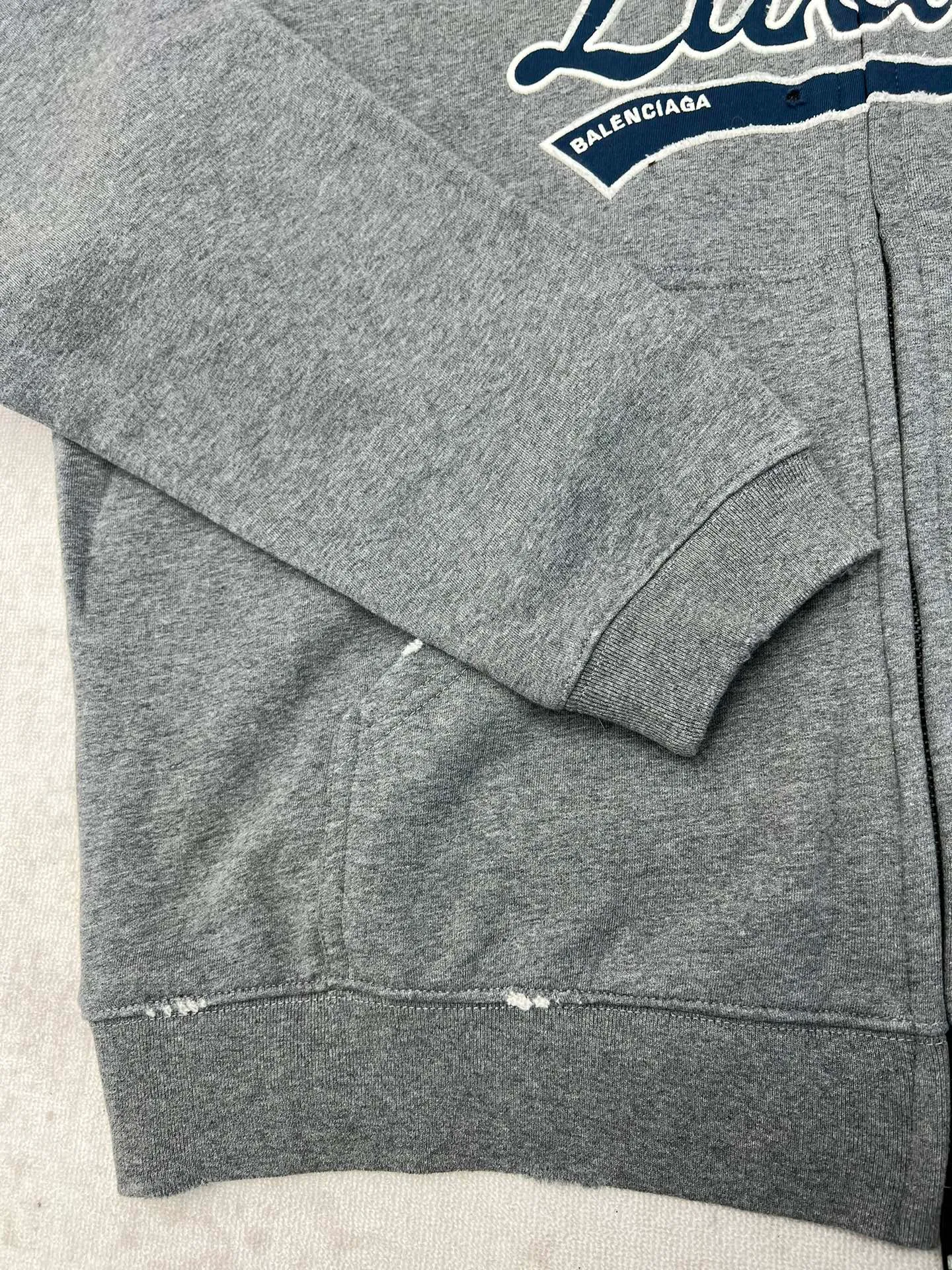 🅿️700 Paris 25ss new LUXURY SCRIPT silhouette zipper hooded sweatshirt Luxury Script dark gray and blue silhouette zipper hooded sweatshirt, debuted in Balenciaga 2025 winter series Look 40. Size: XS.S.M.L.