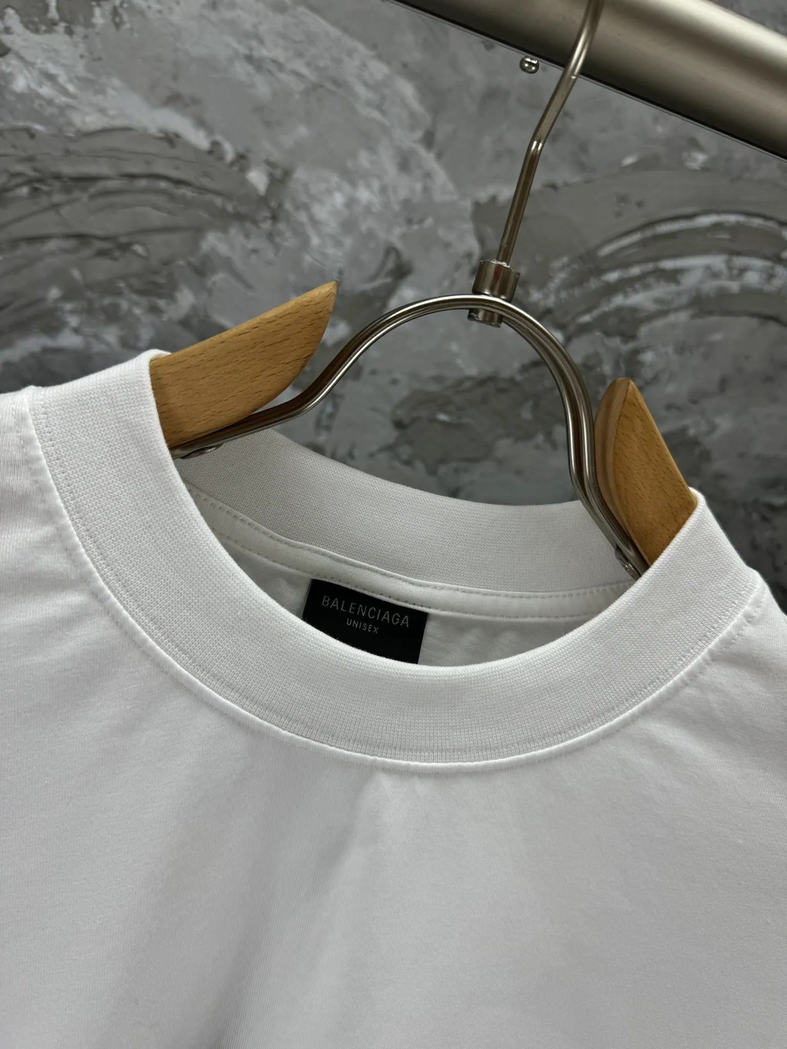 🅿️250 BALENCI*GA Paris ⅹ "Need for Speed: Assemblage" co-branded direct-injection printed long-sleeved fabric uses 280g Paris-specific double yarns with a high weight of 1:1 double yarn rib. The front and rear panels use imported Kornit machine direct-injection printing technology. Two high-temperature setting washes. os dropped shoulders, loose version, same style for men and women -Color: ivory white black -SIZE: XS S M L Style No. 8601#