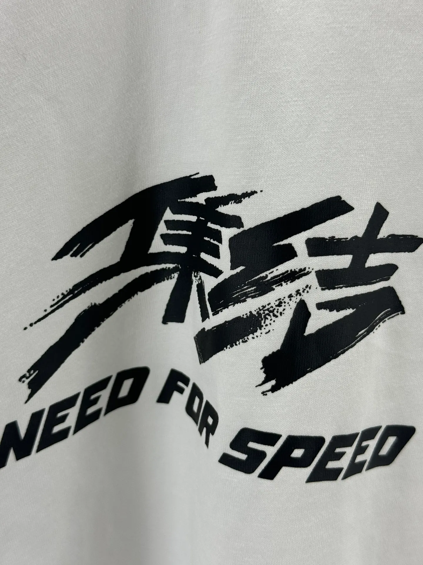 🅿️250 BALENCI*GA Paris ⅹ "Need for Speed: Assemblage" co-branded direct-injection printed long-sleeved fabric uses 280g Paris-specific double yarns with a high weight of 1:1 double yarn rib. The front and rear panels use imported Kornit machine direct-injection printing technology. Two high-temperature setting washes. os dropped shoulders, loose version, same style for men and women -Color: ivory white black -SIZE: XS S M L Style No. 8601#
