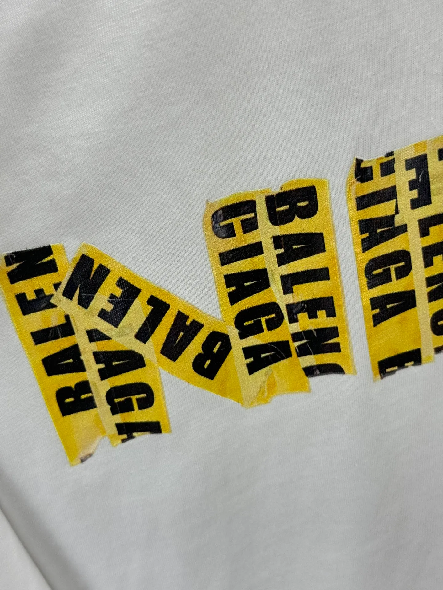 🅿️250 BALENCI*GA Paris ⅹ "Need for Speed: Assemblage" co-branded direct-injection printed long-sleeved fabric uses 280g Paris-specific double yarns with a high weight of 1:1 double yarn rib. The front and rear panels use imported Kornit machine direct-injection printing technology. Two high-temperature setting washes. os dropped shoulders, loose version, same style for men and women -Color: ivory white black -SIZE: XS S M L Style No. 8601#