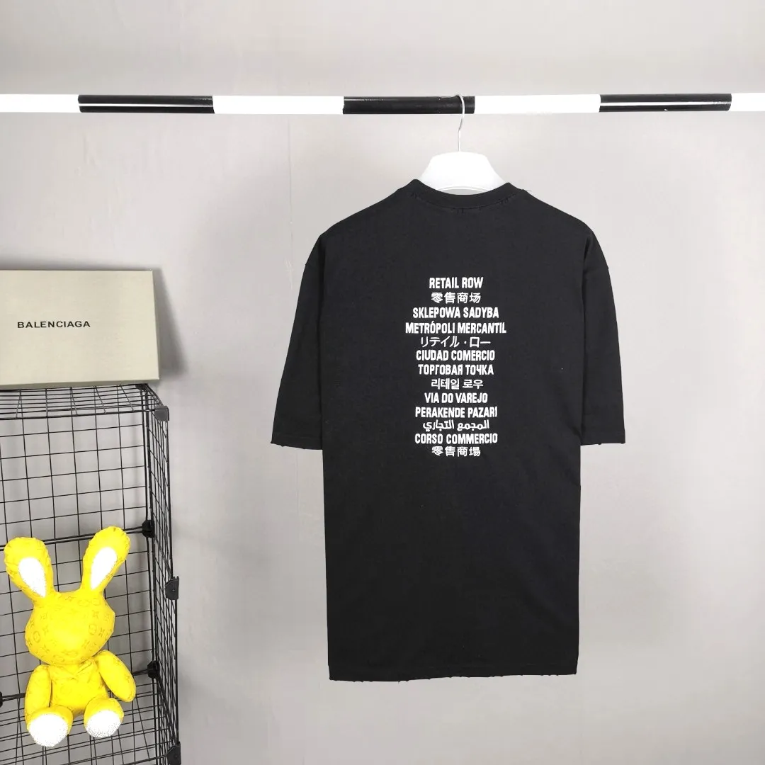 The top tested version of BALENCIAGA FORTNITE Ten Thousand Needle Embroidery for Male and Female Couples is the same pure cotton loose short-sleeved T-shirt. The printing on the front and back all uses 3S cherry blossom thread, and the machine uses Tajima embroidery machine imported from Japan. You can see the accuracy of the embroidery. There are no connecting lines between each letter, and the mold is arranged separately. Each letter/word is a printing group. The thread is cut after being embroidered, and there is absolutely no connecting line to embroider the next group. Therefore, the overall printing is refreshing and clear. The cost is huge, and the front and back printing takes an average of 10 minutes per set. One machine can produce 6 pieces per hour. The fabric is made of 24S 260g double yarn cotton fabric, which is full of drape and has good sweat absorption and breathability. Color: black, red Size: XS-L P:280