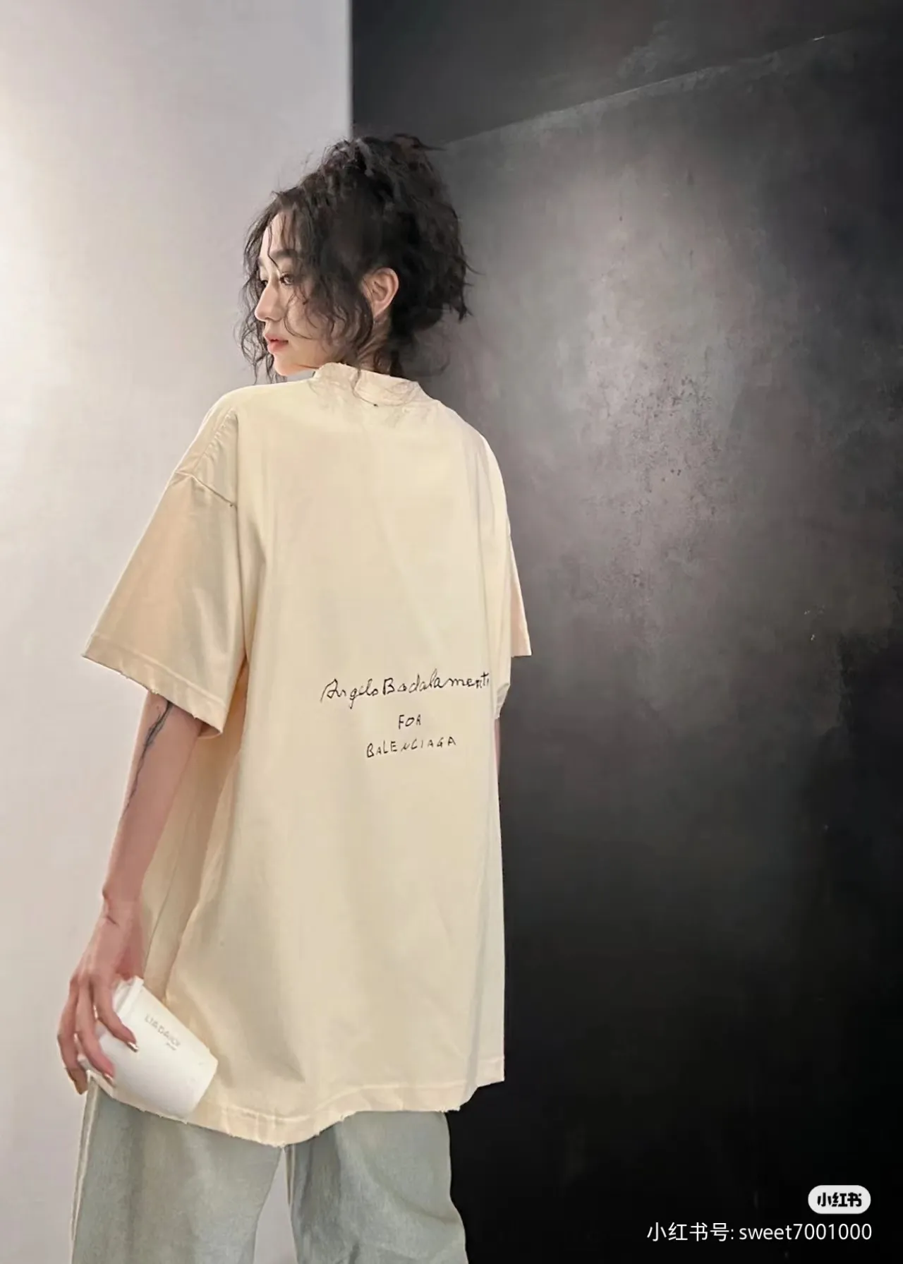 🎀Hot model pictures🎀[Updated] Top tested version - BALENCIAGA - Balenciaga 2024 limited edition musical note short-sleeved T-shirt. angelo badalamenti music special. Original development of custom-woven fabric process, washing process, high gram weight 300 grams of fabric, full texture, clean cloth surface, soft and comfortable. Solona thread dyeing without color difference, front and rear musical note printing, standard printing fraying process, highlighting the craftsmanship of short sleeves Precision mesh production stencil, imported environmentally friendly slurry scraping, letters clearly restored, letter spacing, size consistent with the original version, Os drop shoulder loose version, spring and summer latest brick cabinet synchronization, same style for men and women, color: apricot, size: XS to L, P: 260