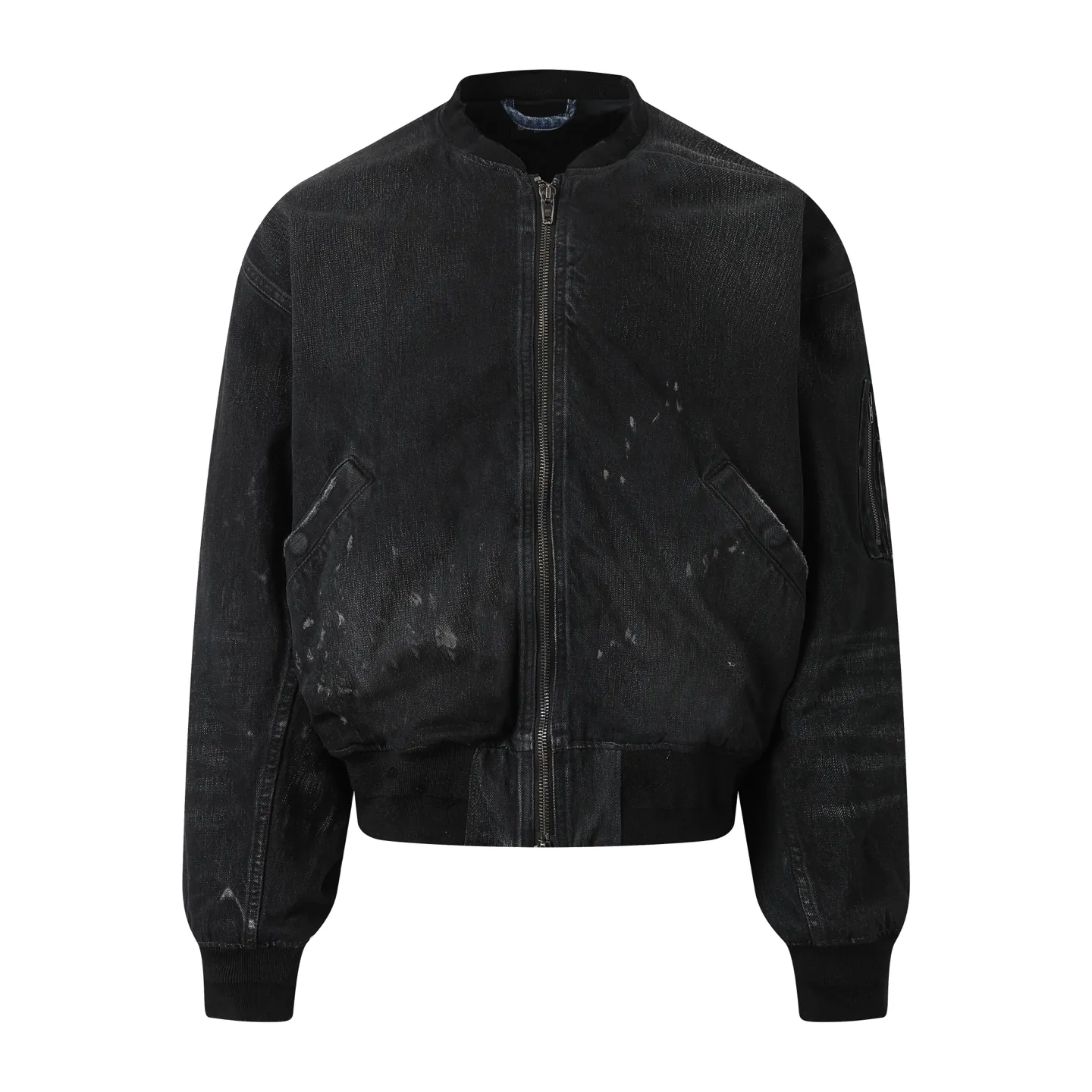 🅿️1220 [Exclusive supply] BLCG 25FW show style mud-dyed denim cotton jacket. The fabric is made of 100% pure cotton denim fabric. This denim fabric itself is thick. After multiple processes, the texture is also soft and comfortable. The denim fabric also has good wear resistance and durability‌ The dark green oxidized wash effect is created through the washing and fading process. The inner filling is the same 3000D Xinjiang cotton as the original and matched with 1400D needle cotton. Because it is a unique combination of ingredients, it must be customized separately. It requires a minimum order quantity of nearly 100 rolls before it is made in the factory. It is exclusive to the entire network. Size:XS/S/M/L