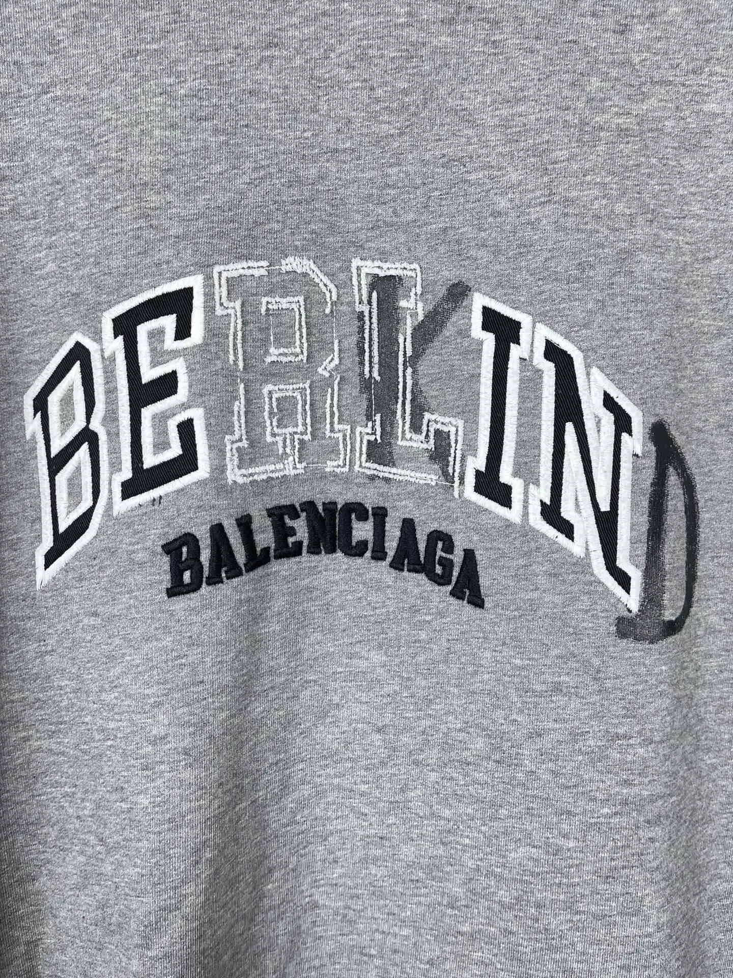 🅿️330 real photos [Top version. Official website quality] BALENCI*GA/Paris BALENCI*GA#2024 latest model, classic letter LOGO graffiti. Toothbrush embroidery ready-to-wear distressed hooded sweatshirt. Brick cabinet synchronization. Genuine products are developed and developed in the first time. Welcome to compare! The fabric is made of Paris ZP custom-woven and dyed cotton sweatshirt. The weight is 450 grams. The cloth surface is clean. The cloth pattern is clear. It is soft and comfortable. It has good color fastness and is not easy to change color. The threads are woven and dyed with no color difference. The embroidery is done using imported Tajima embroidery machines. Over 10W needlework and extremely complex craftsmanship. The effect is three-dimensional and the lines are clear. No rough edges and lines. Ultra-high-tech embroidery. The hand-painted worn-out effect of ready-made garments. The version adopts OS loose shoulder design. Same style for men and women. Code: BL238030 Color: Dark blue gray. Floral gray. Washed blue Size: XS S M L