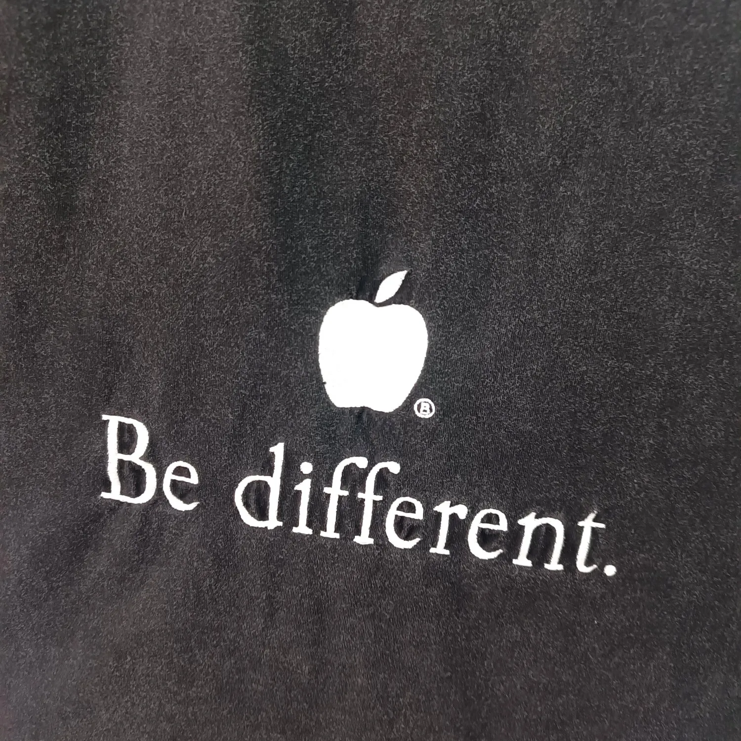 [New] Top version of Balenciaga BALENCIAGA's new BeDifferent series Apple logo embroidered letters, milk white male and female couple star's same style pure cotton bottoming short-sleeved T-shirt - using imported Tajima 10w needle machine embroidery, high-density embroidered letter hemming process, full details without tails, clear letters without connections‼ ️ - It took no less than dozens of light embroidery needle adjustments to achieve this satisfactory effect. Imported embroidery thread distinguishes the difference between low-end market and original version! -BLCG's latest Bedifferent series. You are unique and different from others. Always be yourself! New models are released every year. The milky white color is the new color this year. I didn’t hesitate to buy it as soon as I saw it. My upper body looks whiter. I love this color so much!  A full set of 1:1 customized accessories + Sydney paper with logo + new version of handbag at the counter + three labels for large products + Yuan version hangtag‼ ️ (PS: Each piece comes with a counter handbag. Due to the high cost, handbags are no longer provided for after-sales code changes. Please understand) The webbing on the back collar extends to the shoulders for reinforcement. The stitches are downturned at the joints. Imported elliptical machine with imported glue technology. Overall printing without tooth edges. 32s280g double yarn combed. Color: Milky white. Washed black. Size: XS-L P:260.