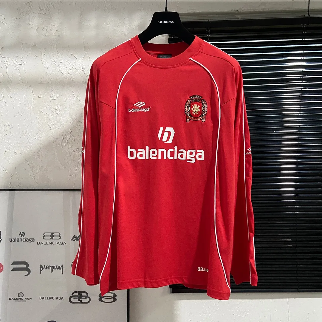 🅿️250 8151# Real photos Top version [[BALENCIA*GA] Official website quality Paris new joint football jersey long-sleeved T-shirt OS version Loose dropped shoulders Unisex style Fabric: 260g 100% cotton double yarn Process: Front and rear panel printing Front panel embroidery Garment washing Shape solid Color: Black White Pink Red Fluorescent Yellow Size: XS S M L