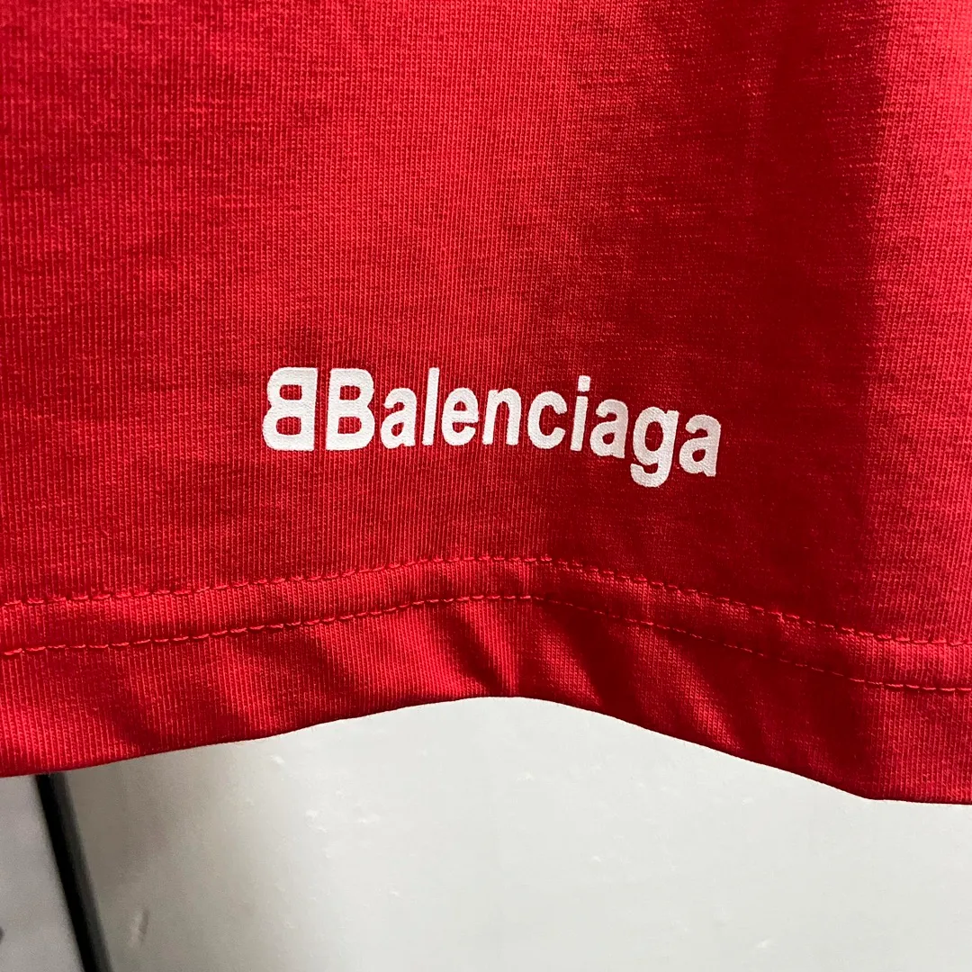🅿️250 8151# Real photos Top version [[BALENCIA*GA] Official website quality Paris new joint football jersey long-sleeved T-shirt OS version Loose dropped shoulders Unisex style Fabric: 260g 100% cotton double yarn Process: Front and rear panel printing Front panel embroidery Garment washing Shape solid Color: Black White Pink Red Fluorescent Yellow Size: XS S M L
