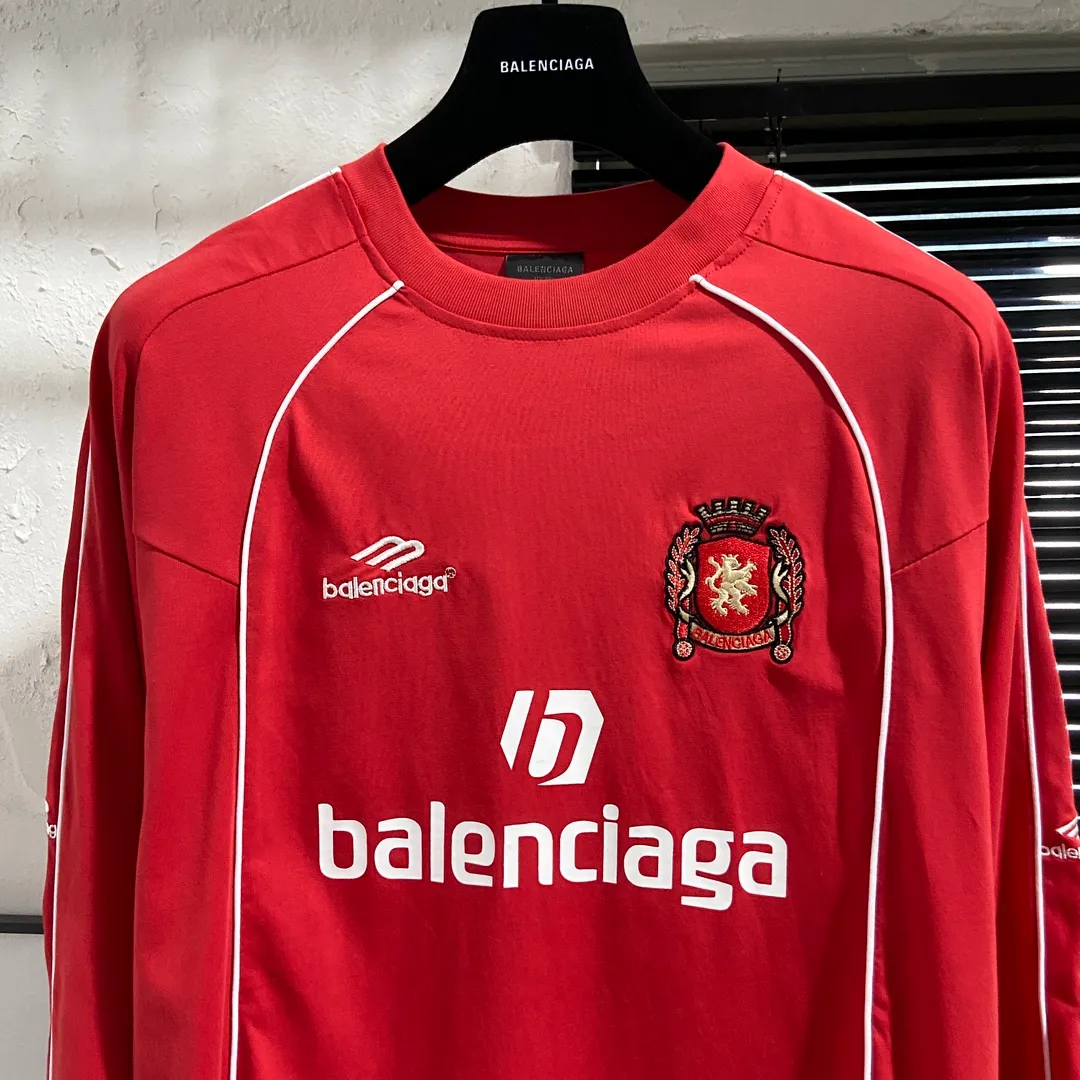 🅿️250 8151# Real photos Top version [[BALENCIA*GA] Official website quality Paris new joint football jersey long-sleeved T-shirt OS version Loose dropped shoulders Unisex style Fabric: 260g 100% cotton double yarn Process: Front and rear panel printing Front panel embroidery Garment washing Shape solid Color: Black White Pink Red Fluorescent Yellow Size: XS S M L