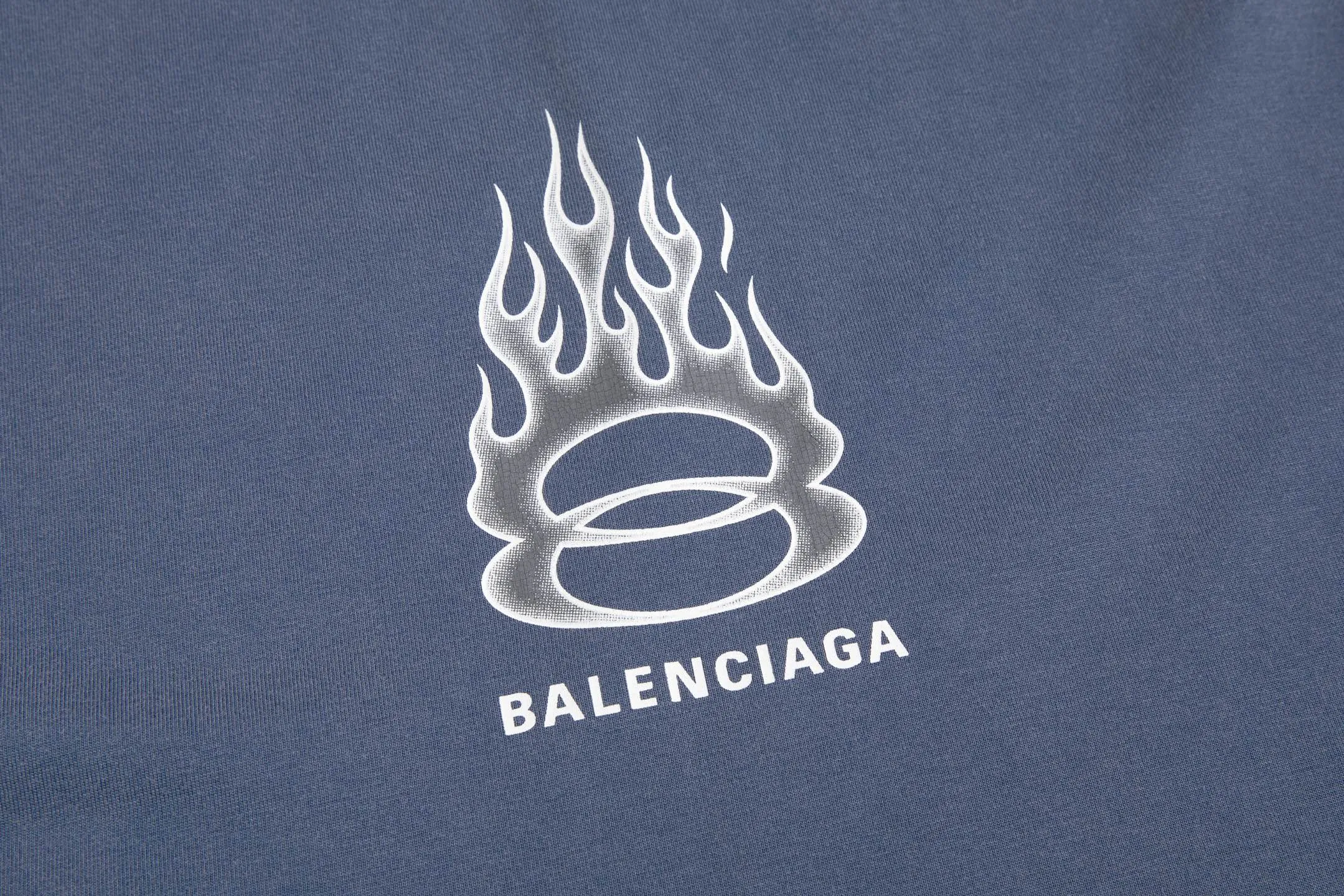 🅿️190 9145# Detailed picture Top version [[BALENCIA*GA] official website quality Paris new double-ring flame torch direct injection printed washed and distressed short-sleeved T-shirt OS version Loose dropped shoulders Unisex fabric: 260 grams 100% cotton double yarn Process: front and rear panels left and right sleeve printing Garment washed worn distressed fixed color Color: washed black washed blue Size: XS S M L