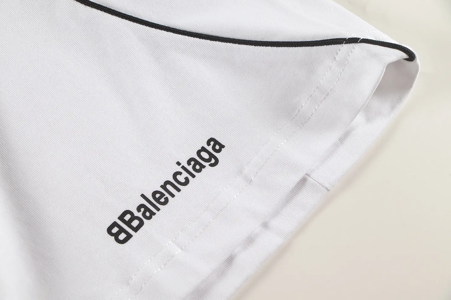 🅿️200 Balenciaga 2026 new T-shirt jersey Material: Made of high version 300g double yarn combed cotton Size: S M L XL Color: black and white Style number: W666