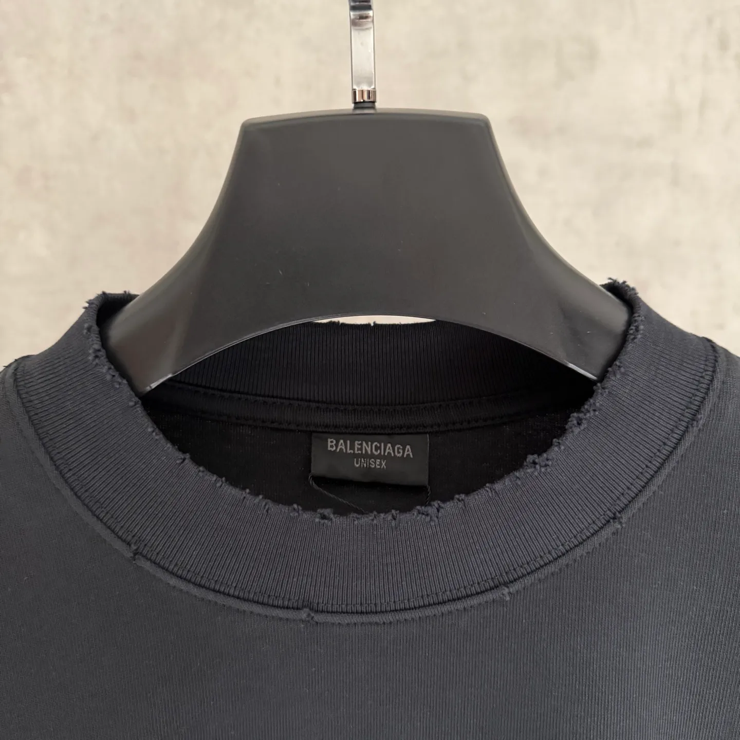 🅿️330 [Strict quality control] Balenciaga 25ss three-dimensional foam printed short-sleeved T-shirt. The fabric is made of 420 grams of pure cotton fabric with Salona thread. The pattern uses three-dimensional foam printing technology to perfectly present the original version. Ready-to-wear printing after washing. Full body positioning and frayed detail processing. Customized hardware. Thread. Accessories. Matching. Same style for men and women. Black, white and gray 3 colors. Code number: M-2xl.