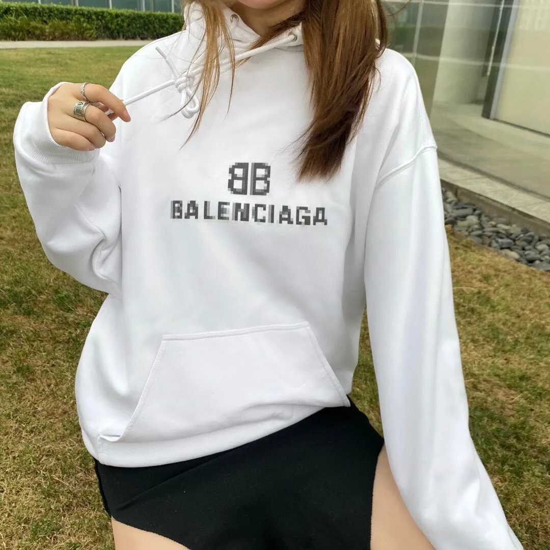 ♻️💯Upper body reference model picture❤️Spring and autumn top-notch proven version Balenciaga BALENCIAGA 22S early spring new fashion hole phantom mosaic blurred letters loose cotton hoodie sweatshirt The fabric is made of 520 grams of composite crystal velvet, with extremely high fabric density. The chest is printed with digital direct-injection printing, which creates a dizzy effect of fuzzy mathematical patterns. It restores the hazy gradient phantom printing of the English "Balenciaga" on the chest without any difference. The floral gray is a yarn-dyed fabric, and the yarn is dyed first and then woven. Feel free to compare.  Color: Black White Size: XS-L P: 460