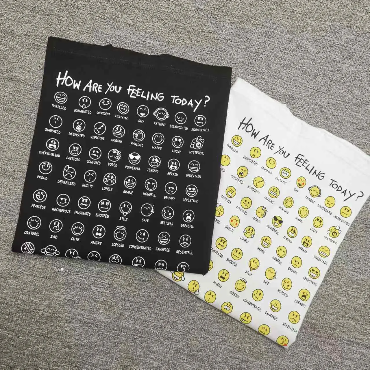 The top version of Balenciaga's creative smiley emoticon direct-print printed round-neck short-sleeved T-shirt. Purchase the original pattern and make a sample. Compare the original fabric, pattern, and details. Fabric: Made of 100% cotton fabric and imported cotton yarn. Soft, skin-friendly and non-irritating.  Craftsmanship: The clothing is a front-shoulder version, and all pieces are cut one-to-one by professional masters. Details: All accessories are genuine one-to-one custom-made and fully equipped, including the buttons on the front of the clothing.  Purchase the original benchmarking details fabric, high version, heavyweight high weight 320g double yarn pure cotton fabric color: black code number: XS S M L P: 290