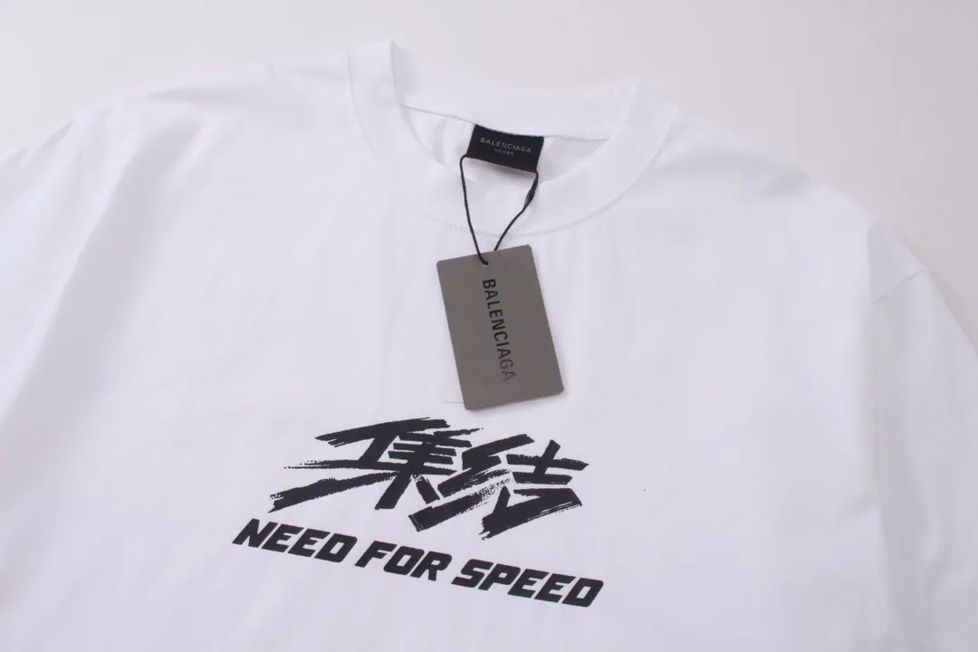 🅿️190 real photos [Top version. Official website quality] BALENCI*GA/Paris. SS24 new Balenciaga/Need for Speed: Assembled cooperation series. Front and rear direct-injection printed long-sleeved T-shirts. Brick cabinet synchronization. Genuine product developed at the first time, happy to print and compare! The fabric is made of Paris ZP custom-woven and dyed cotton double yarn. Weighing 260 grams, the cloth surface is clean. The cloth pattern is clear, soft and comfortable. The threads are dyed with no color difference. The printing is made of environmentally friendly imported materials with direct inkjet printing. The pattern letters are clear and the effect is three-dimensional. The version adopts OS loose shoulder style. Same style for men and women. Coding: BL223600 Color: black, white Size: XS S M L