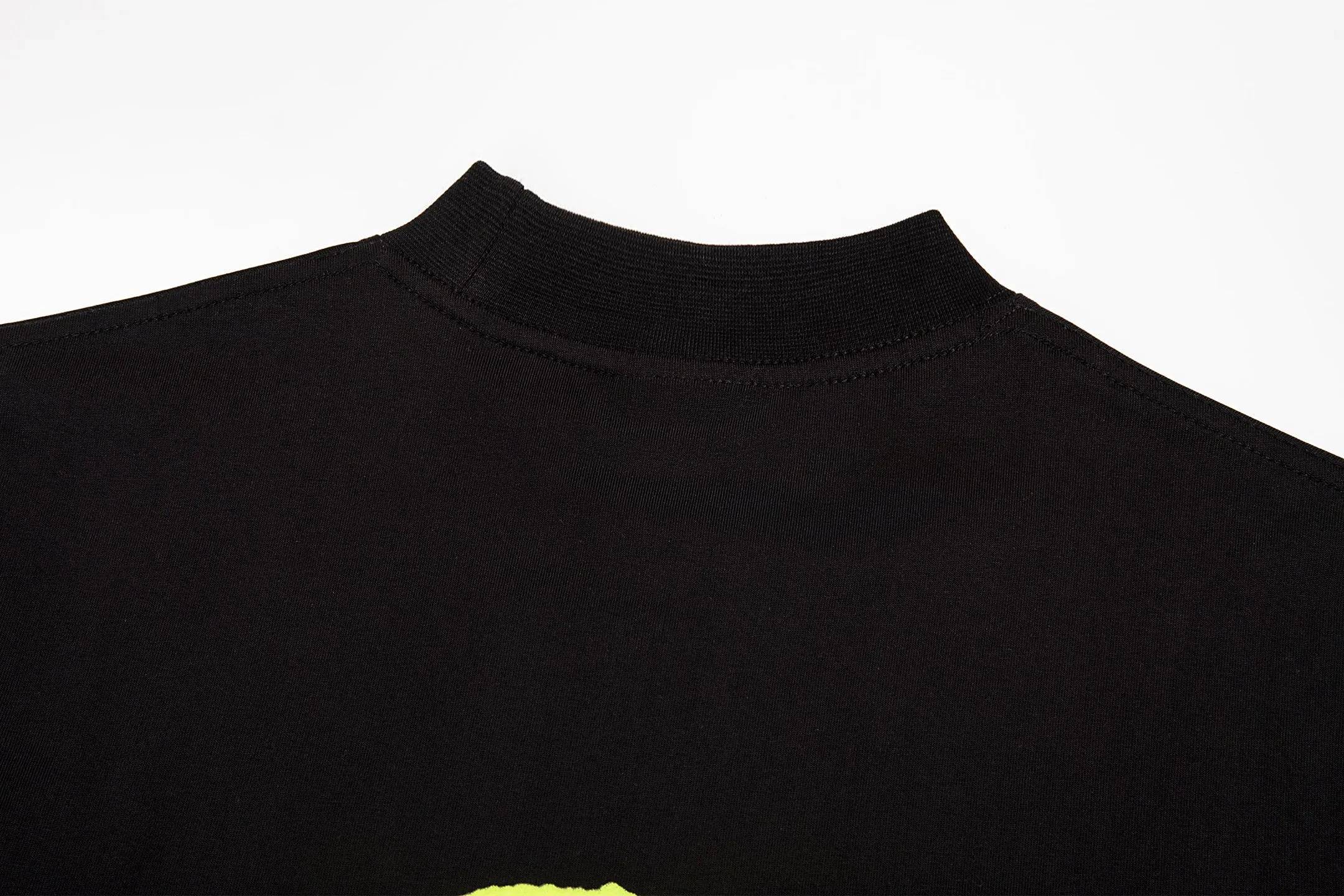🅿️180 9196# Detailed picture Top version [[BALENCIA*GA] official website quality Paris new front panel alien back panel smiley face printed luminous effect short-sleeved T-shirt OS version loose dropped shoulders Unisex fabric: 260 grams 100% cotton double yarn Technology: front and rear digital direct injection Right sleeve embroidery Garment wash Shape solid color Color: black off-white floral gray Size: XS S M L