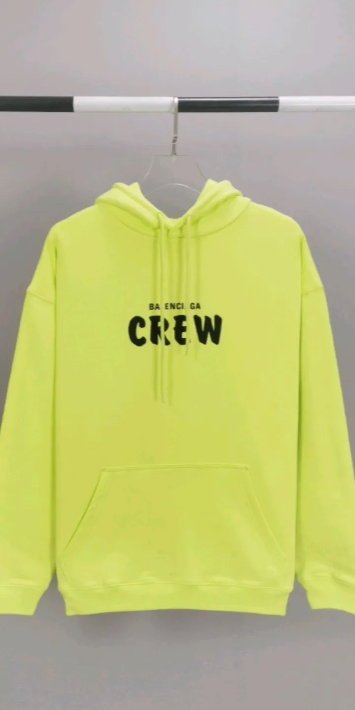Real shot of the video - the top tested version of BALENCIAGA Balenciaga CREW employees limited to male and female couples star autumn and winter pure cotton hoodie sweatshirt hooded. As a Balenciaga 20th anniversary employee limited short-sleeve, full of Parisian feelings, highly recommended! ! The letters on the chest are also very simple and elegant, and the shape is super OS. The whole dress has been washed, and the 480g combed cotton terry fabric is very textured and you can touch it! High-definition imported glue and high-coverage screen printing on the chest, the dots are very precise. Color: Peach Pink Lemon Yellow Black White Size: XS-L P:430