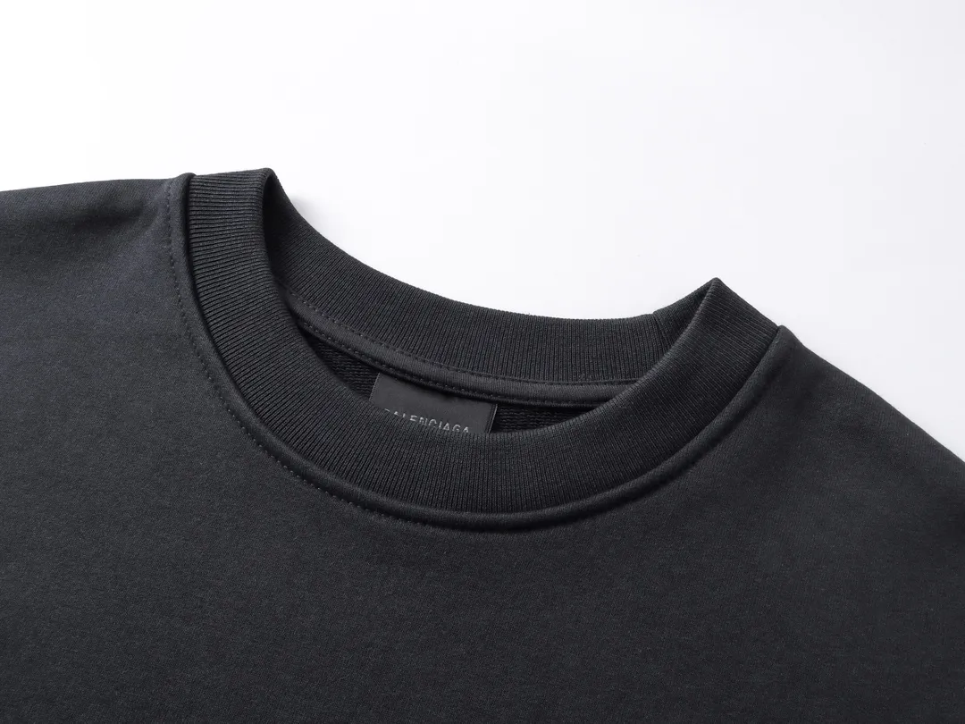 🅿️270 real photos [Top version. Official website quality] BALENCI*GA/Paris. 2024 new style. New LOGO blurry LOGO direct-injection printing ready-made worn-out round-neck sweatshirt, brick cabinet synchronization. Genuine product developed at the first time, happy to print and compare! The fabric is made of Paris ZP custom-woven and dyed cotton sweatshirt. Weighing 460 grams, the cloth surface is clean. The cloth pattern is clear, soft and comfortable. The threads are dyed with no color difference. The classic LOGO is printed using environmentally friendly imported materials, with clear straight-crack pattern letters and a three-dimensional effect. Restored brick cabinet. Ready-made clothes are washed, worn and distressed. Different market currency. Welcome to compare. The version adopts OS loose shoulder design. Same style for men and women. Code: BL235585 Color: Gray Blue Size: XS S L