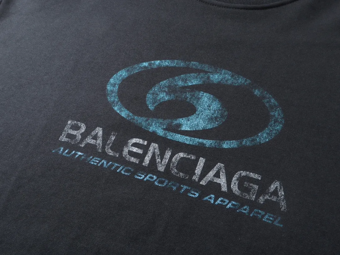 🅿️270 real photos [Top version. Official website quality] BALENCI*GA/Paris. 2024 new style. New LOGO blurry LOGO direct-injection printing ready-made worn-out round-neck sweatshirt, brick cabinet synchronization. Genuine product developed at the first time, happy to print and compare! The fabric is made of Paris ZP custom-woven and dyed cotton sweatshirt. Weighing 460 grams, the cloth surface is clean. The cloth pattern is clear, soft and comfortable. The threads are dyed with no color difference. The classic LOGO is printed using environmentally friendly imported materials, with clear straight-crack pattern letters and a three-dimensional effect. Restored brick cabinet. Ready-made clothes are washed, worn and distressed. Different market currency. Welcome to compare. The version adopts OS loose shoulder design. Same style for men and women. Code: BL235585 Color: Gray Blue Size: XS S L