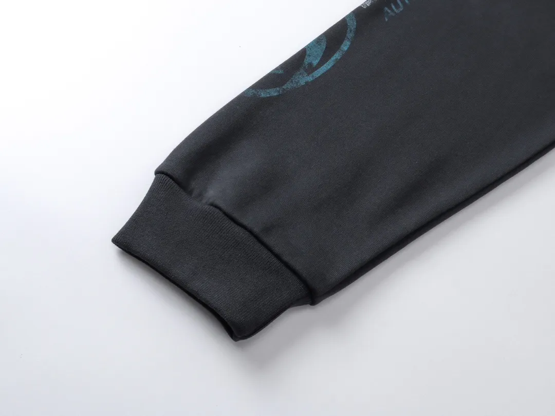 🅿️270 real photos [Top version. Official website quality] BALENCI*GA/Paris. 2024 new style. New LOGO blurry LOGO direct-injection printing ready-made worn-out round-neck sweatshirt, brick cabinet synchronization. Genuine product developed at the first time, happy to print and compare! The fabric is made of Paris ZP custom-woven and dyed cotton sweatshirt. Weighing 460 grams, the cloth surface is clean. The cloth pattern is clear, soft and comfortable. The threads are dyed with no color difference. The classic LOGO is printed using environmentally friendly imported materials, with clear straight-crack pattern letters and a three-dimensional effect. Restored brick cabinet. Ready-made clothes are washed, worn and distressed. Different market currency. Welcome to compare. The version adopts OS loose shoulder design. Same style for men and women. Code: BL235585 Color: Gray Blue Size: XS S L