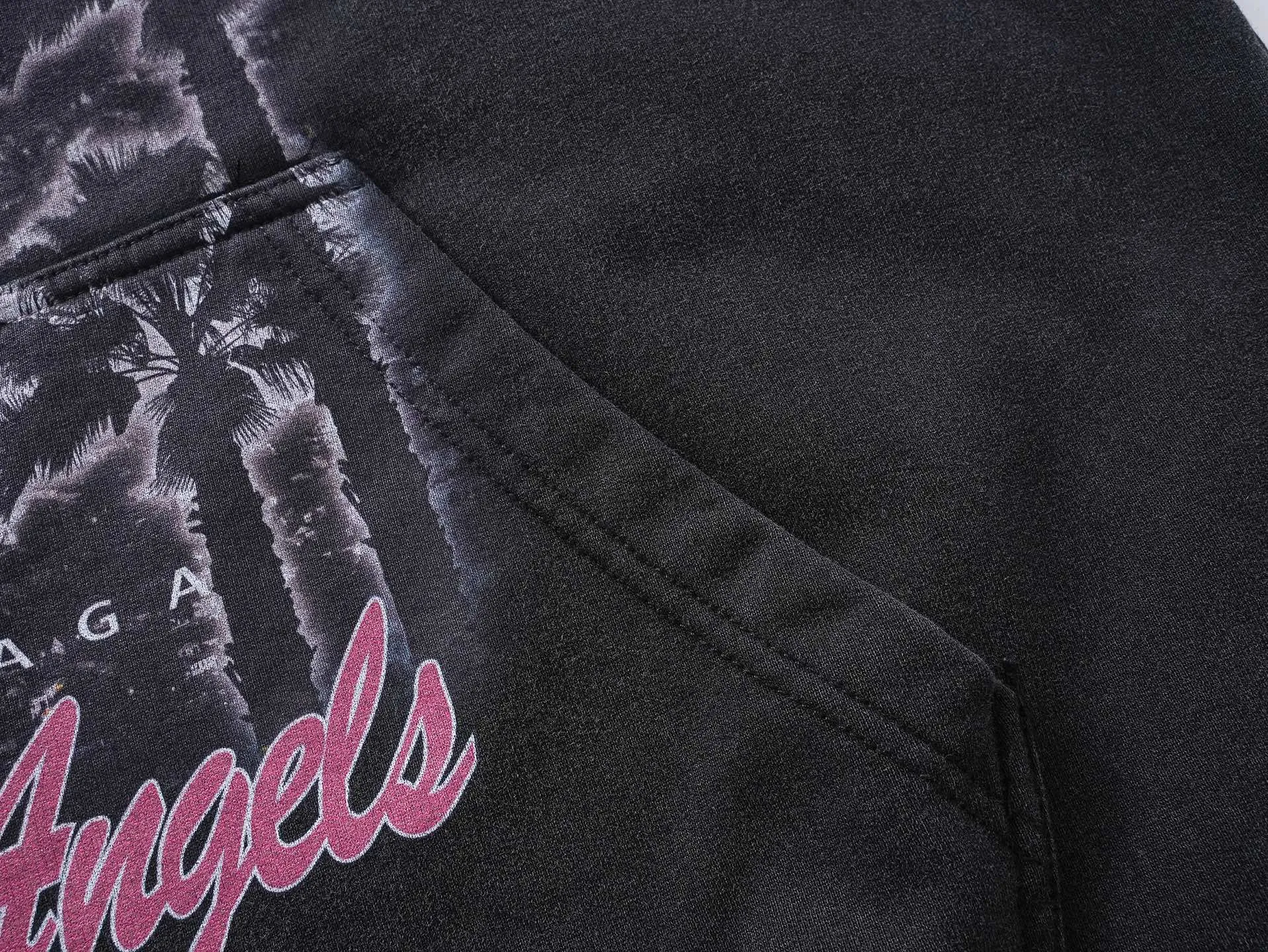 🅿️390 BALENCI*GA Paris Los Angeles night view hooded long-sleeved sweatshirt. The front pattern is directly sprayed by computer. The ready-made clothes are washed and aged. The letters are clear. The effect is three-dimensional. Exclusively woven and dyed 460g fabric. Threads are dyed in the same vat with zero color difference. Brick cabinet synchronization. Welcome to compare. Same style for men and women -Color: washed black, apricot -SIZE: Xs S M L style number 8966#