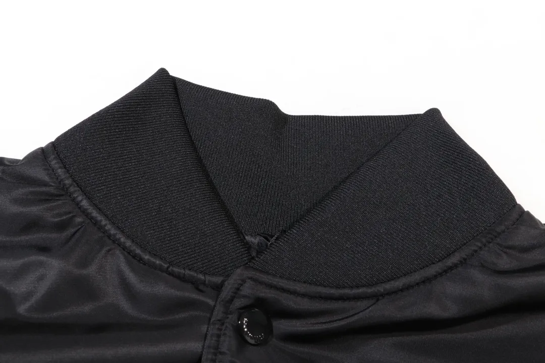 🅿️470 BLCG Paris 23FW Embroidered Coke Baseball Cotton Jacket. Originally purchased for 23,000. The fabric is made of nylon 100% nylon fabric on the surface, and 800 grams of composite thin cotton is added with quilting on the inside, making the whole dress more dimensionous. The front pattern of Coke adopts three-dimensional embroidery technology, and the back pattern is Tajima machine embroidery with thousands of needles. It has open-and-close snaps with open molding and lettering. It has a loose OS silhouette, a stylish upper body and good texture. It is a must-have item for concave shapes. size: S-L
