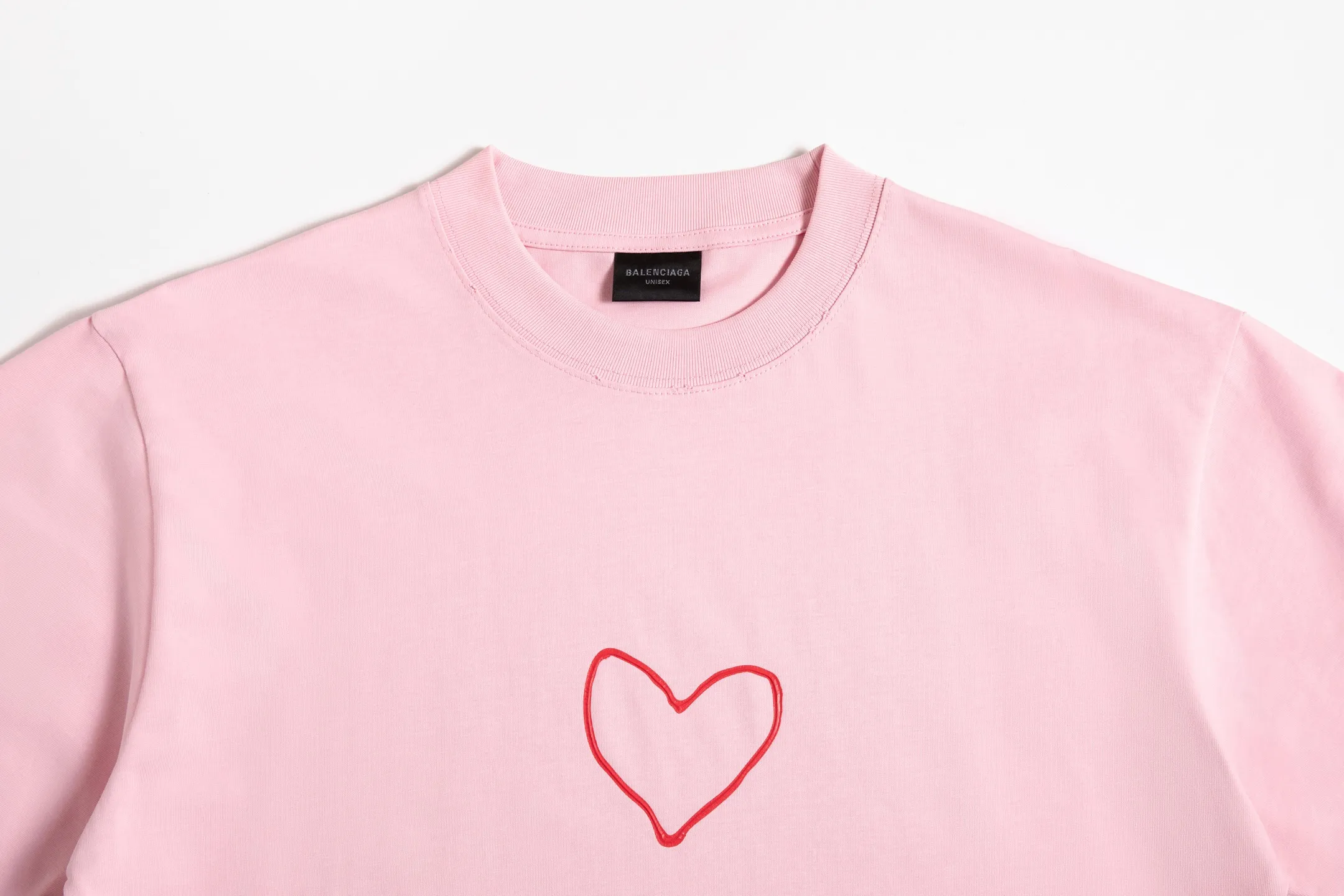 🅿️180 9159# Detailed picture Top version [[BALENCIA*GA] official website quality Paris's new Chinese Valentine's Day limited love LOGO printed short-sleeved T-shirt OS version Loose dropped shoulders Unisex style Fabric: 280 grams 100% cotton double yarn (three washing processes) Process: front and rear panel printing Garment wash Frayed Distressed Shape solid Color: Black Pink Size: XS S M L