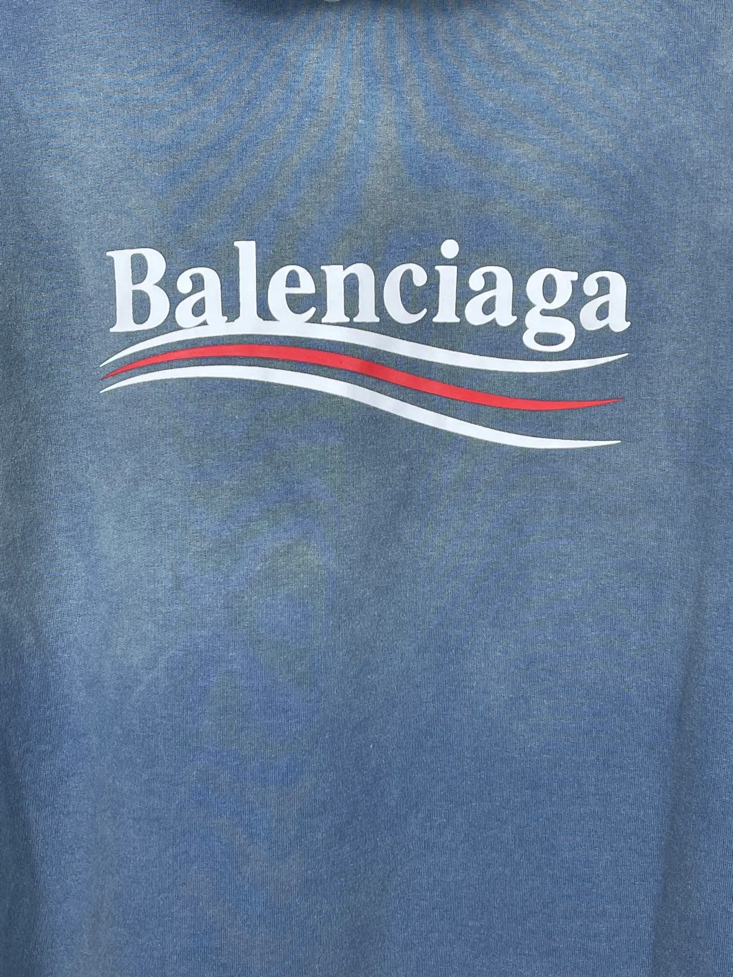 🅿️340 real photos [Top version. Official website quality] BALENCI*GA/Paris #classic style, 2025 spring and summer new style. Coke printed ripped, washed and distressed hooded sweatshirt. The washing water is sprayed with maliu to give a gradient fried color effect. The fabric is made of Paris ZP custom-woven and dyed cotton sweatshirt. The weight is 460 grams. The cloth surface is clean. The cloth pattern is clear, soft and comfortable. The threads are dyed with no color difference. The classic pattern printing uses environmentally friendly imported glue and precision stencil. The letters are clear. No burrs. The three-dimensional effect is strong. The garments are washed and worn. All colors are synchronized with the brick cabinets, custom woven and dyed, and will not fade. Different market currencies. The version adopts OS loose shoulder style. Same style for men and women. Code: BL259911 Color: washed blue, washed purple Size: XS S M L