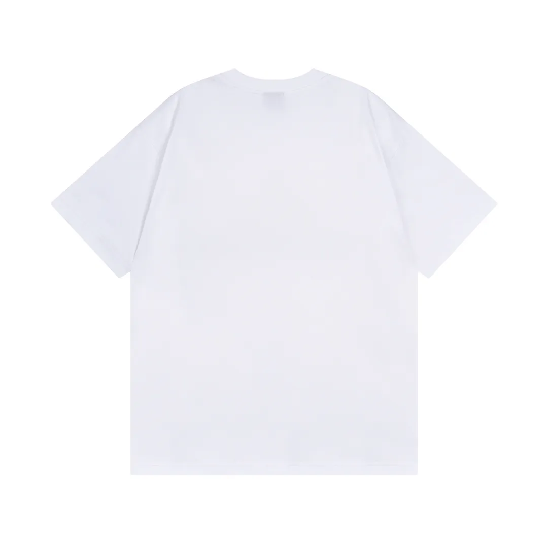 🅿️170 detailed pictures [Top version. Official website quality] BALENCI*GA/Paris. 2024 new style. Phantom double LOGO classic pattern printed short-sleeved T-shirt. Brick cabinet synchronization. Genuine product developed at the first time, happy to print and compare! The fabric is made of Paris ZP custom-woven and dyed cotton with double yarns and compact cotton. The weight is 260 grams. The cloth surface is clean. The cloth pattern is clear, soft and comfortable. The threads are dyed with no color difference. The classic printing is made of environmentally friendly imported materials, with LOGO phantom effect, clear letters and three-dimensional effect. Restore the brick cabinet. Ready-made clothes are washed and distressed, different market currency, welcome to compare, the version adopts OS loose shoulder version. Same style for men and women Coding: BL223318 Color: White Size: XS to L