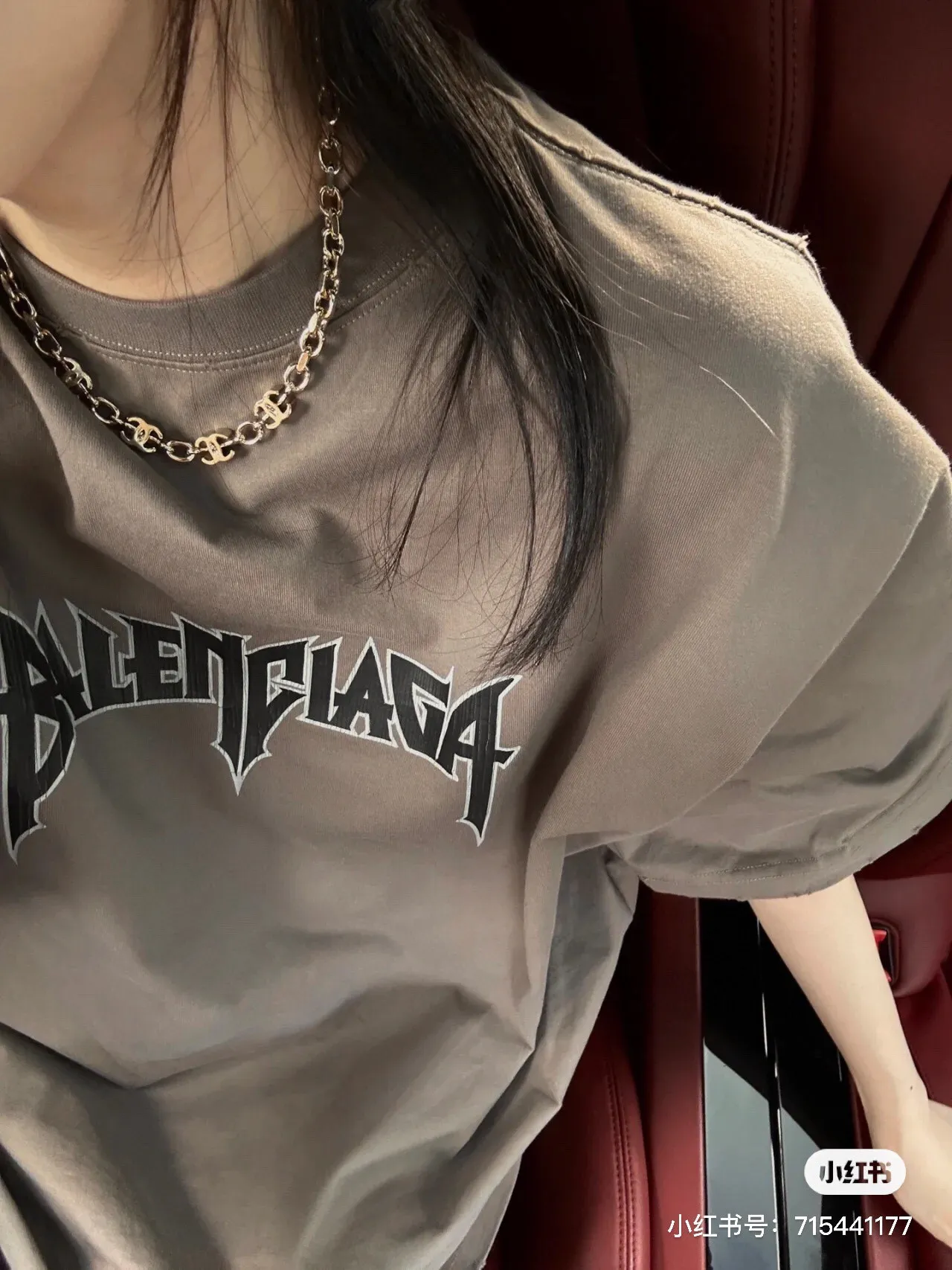 🎀Hot model pictures🎀 Top tested version BALENCIAGA 23ss Paris new old and worn limited edition rock band male and female couple star same style pure cotton short-sleeved T-shirt Metallica Tees has been in 2005 since the last retro 90s Metallica rock band series. The fabric is custom-woven and dyed from 320g high-density combed cotton. The only two washes on the market ensure the restoration of the original feel. BB letters are automatically printed using an elliptical machine. Stable printing temperature ensures the same effect as the original version. The cracked texture is natural and classy. Heavy washing and sanding process/neckline/cuffs/hemm fraying and hole treatment. Ready-to-wear clothes are washed twice. Highly restore the color of YB finished products. Customers will naturally understand. This effect is extremely costly. Exclusive high quality. The texture is different from market currency. Welcome to compare, same style for men and women -Color: Camel -SIZE: Xs S M L P:270