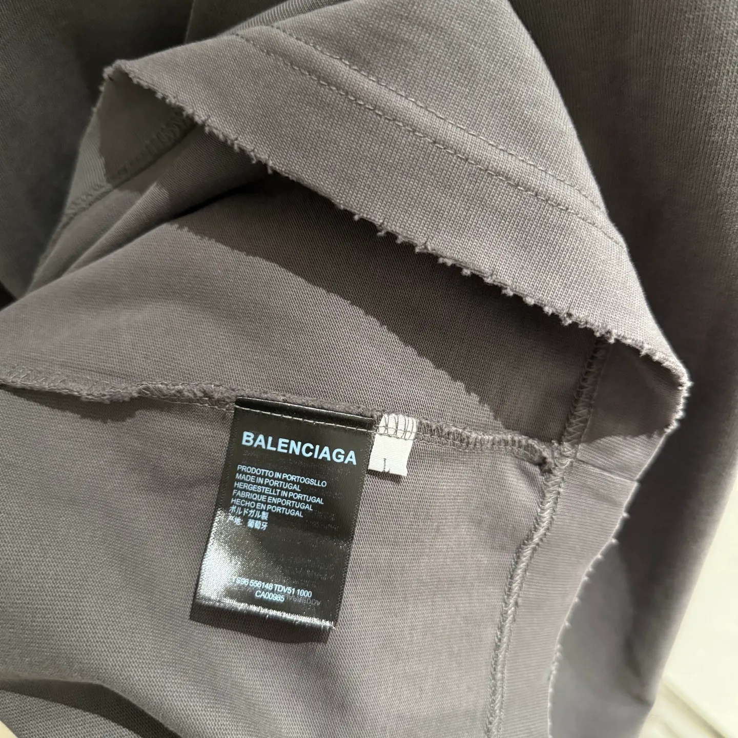 🅿️350 [Strict quality control] Balenciaga's new heavy-weight long-sleeved sweatshirt T-shirt. Heavy 420g double yarn fabric. Three-dimensional embroidery on the front and full-length patch embroidery on the back. The whole garment is washed twice. The four sides are frayed and torn. Heavy fabric. The collar is made of icy Salona. Loose version. Deep, wide and stylish. No deformation or shrinkage. 3 colors of black, white and gray. Size: M-2xl