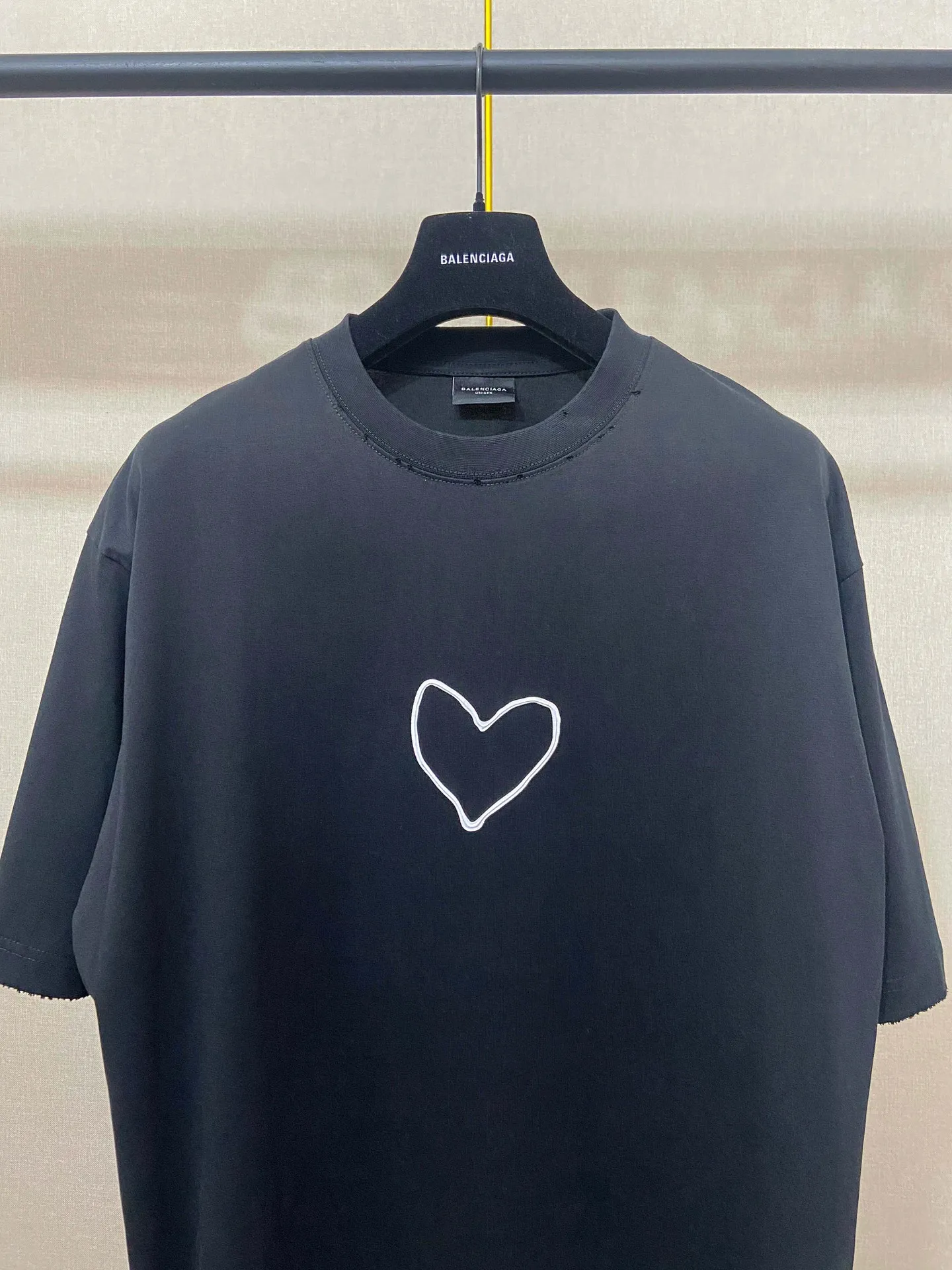 🅿️180 9159# Actual photo top version [[BALENCIA*GA] official website quality Paris's new Chinese Valentine's Day limited love LOGO printed short-sleeved T-shirt OS version Loose dropped shoulders Unisex style Fabric: 280g 100% cotton double yarn (three washing processes) Process: front and back printing Garment wash Frayed Distressed Shaping Solid Color Color: Black Pink Size: XS S M L