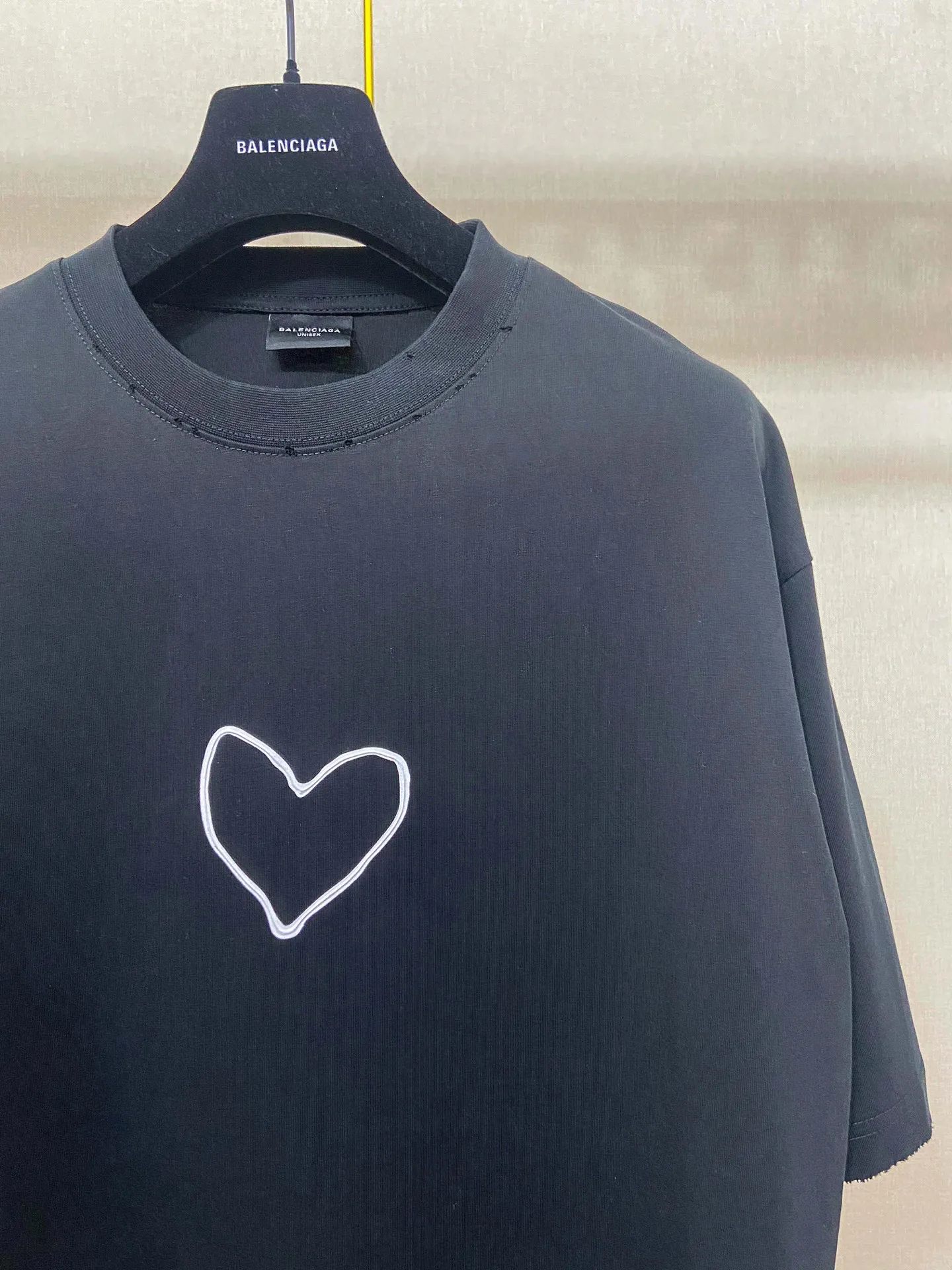 🅿️180 9159# Actual photo top version [[BALENCIA*GA] official website quality Paris's new Chinese Valentine's Day limited love LOGO printed short-sleeved T-shirt OS version Loose dropped shoulders Unisex style Fabric: 280g 100% cotton double yarn (three washing processes) Process: front and back printing Garment wash Frayed Distressed Shaping Solid Color Color: Black Pink Size: XS S M L