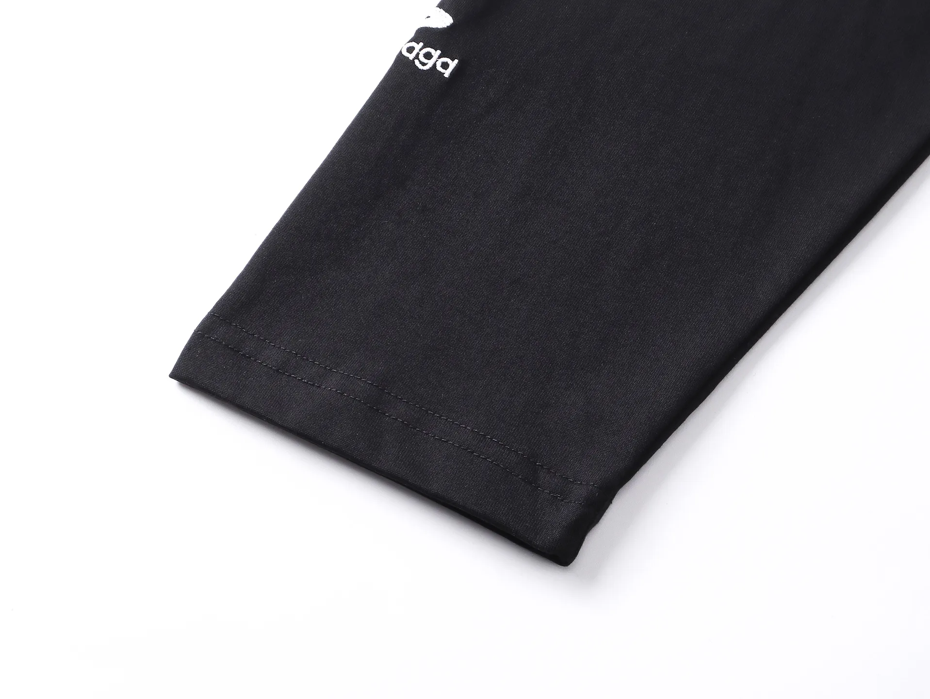 🅿️240 real photos [Top version. Official website quality] BALENCI*GA/Paris #2025 new style. Front left and right sleeves classic letter LOGO embroidered hooded long-sleeved T-shirt, full of design. Welcome to compare. The fabric is made of Paris ZP custom-woven and dyed cotton double yarn, weight 260 grams, clean cloth surface, clear cloth pattern, soft and comfortable. The threads are dyed with no color difference. The classic letter LOGO is embroidered with imported Tajima embroidery machine. The effect is three-dimensional. Restore the brick cabinet, adopt the OS loose shoulder style. Same style for men and women. Code: BL255092 Color: Black Size: XS S M L