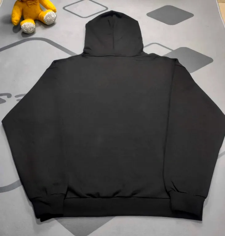 The top version of Balenciaga SS24 Coke Logo blur printed hooded sweatshirt. Loose fit. Same style for men and women. 440g double-ply large terry fabric dyed in the same vat. The fabric can weigh up to 460g. It feels very comfortable. The latest brick cabinets in autumn and winter are in sync. Fashionable and individual. A super versatile and good-looking sweatshirt. Very suitable for both men and women. A must-have style. Hang tag. Collar label. Washed wheat. Complete with three labels. Packaging Sydney paper. [1:1 original creation with high control of details] Fabric: 440g double-strand large terry Color: Black White Size: XS-L P:430