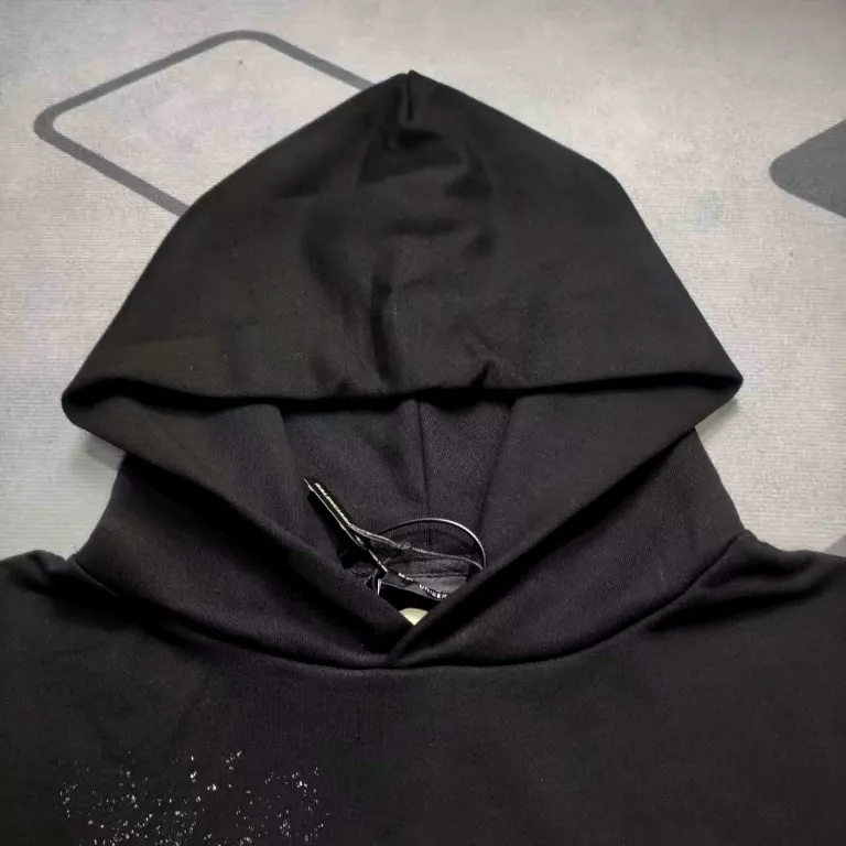 The top version of Balenciaga SS24 Coke Logo blur printed hooded sweatshirt. Loose fit. Same style for men and women. 440g double-ply large terry fabric dyed in the same vat. The fabric can weigh up to 460g. It feels very comfortable. The latest brick cabinets in autumn and winter are in sync. Fashionable and individual. A super versatile and good-looking sweatshirt. Very suitable for both men and women. A must-have style. Hang tag. Collar label. Washed wheat. Complete with three labels. Packaging Sydney paper. [1:1 original creation with high control of details] Fabric: 440g double-strand large terry Color: Black White Size: XS-L P:430