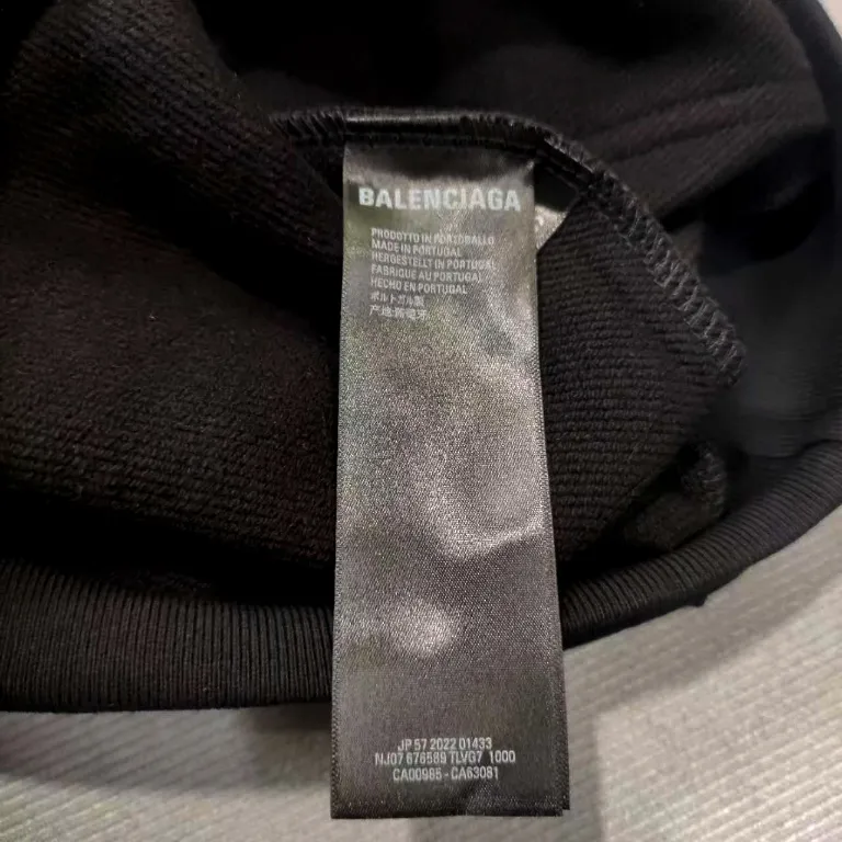 The top version of Balenciaga SS24 Coke Logo blur printed hooded sweatshirt. Loose fit. Same style for men and women. 440g double-ply large terry fabric dyed in the same vat. The fabric can weigh up to 460g. It feels very comfortable. The latest brick cabinets in autumn and winter are in sync. Fashionable and individual. A super versatile and good-looking sweatshirt. Very suitable for both men and women. A must-have style. Hang tag. Collar label. Washed wheat. Complete with three labels. Packaging Sydney paper. [1:1 original creation with high control of details] Fabric: 440g double-strand large terry Color: Black White Size: XS-L P:430