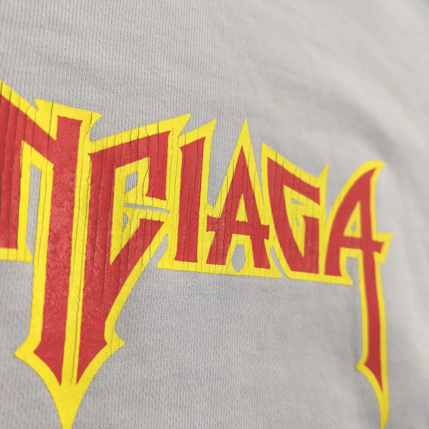 Additional details——Spring and autumn top version BALENCIAGA Balenciaga lightning flame burst pattern graffiti Xiao Yang’s same style pure cotton hoodie sweatshirt for men and women couple star front panel printing glue bursting effect using imported transparent pulp scraping bottom to make the printing cracks feel even texture. You don’t have to worry about it falling off, as long as it’s not violently machine washed (it’s no problem at all to wash and dry it). The hem is artificially embellished with hand-painted prints, creating a French messy graffiti style! All holes on the body are manually worn and positioned. The holes are even and won't affect the overall structure of the clothes, and they won't get bigger with washing! The fabric is made of 480g cotton terry fabric, brand new, washed, and labeled. zp consistent synchronization. Size: XS-L Color: Silver P:470