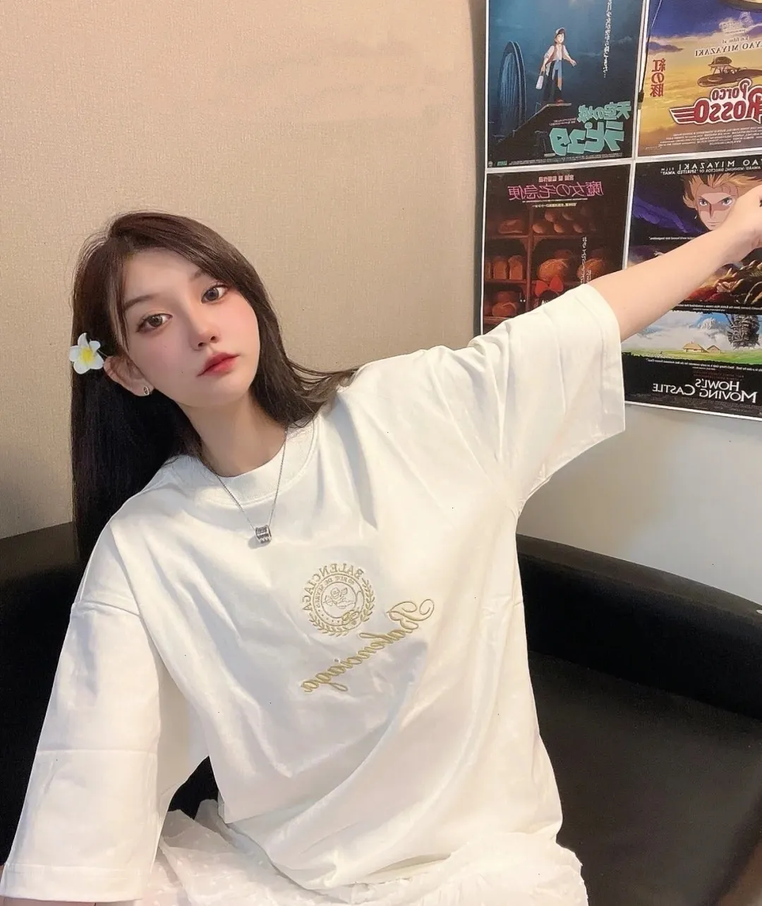 ♻️💯Upper body reference model picture❤️Top tested version BALENCIAGA Balenciaga three-dimensional art embroidery Cupid badge Tanabata Valentine's Day limited edition male and female couple star same style pure cotton short-sleeved T-shirt Tanabata limited edition Cupid gold thread embroidered short-sleeved T-shirt Using imported Tajima machine, the embroidery effect is three-dimensional and full, first-line craftsmanship level, the quality is visible to the naked eye, the overall font size, spacing, and detailed features of the pattern are restored. The Cupid portrait is created by flat embroidery outline The surrounding main body adopts precision three-dimensional embroidery technology. The embroidery is very fine and dense. The font is clear and has a strong sense of lines and three-dimensionality. It highly restores the yb effect. Custom-woven and dyed 280g top-quality combed cotton fabric. The threads are in the same cylinder with 0 color difference. Exclusive high-quality. Welcome to compare. Same style for men and women. Color: white, black, pink. Size: XS-L P:260