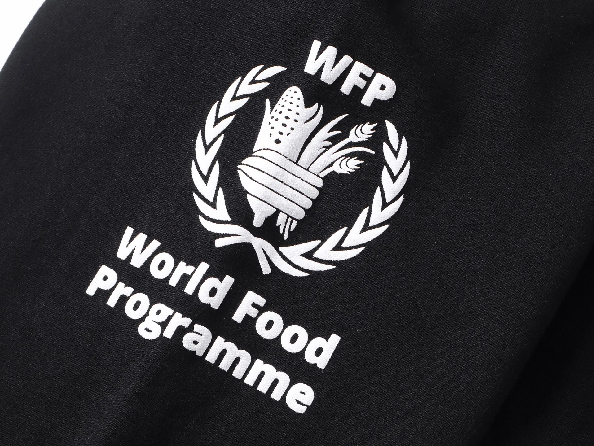 🅿️370 photos [Top version. Official website quality] BALENCI*GA/Paris. 2025 new model. Co-signed by WFP. Foam three-dimensional printed hooded zipper cardigan sweatshirt with front and rear panels, left and right sleeves. Brick cabinets are synchronized. Genuine products are developed at the first time, and you can print and compare! The fabric is made of Paris ZP custom-woven and dyed cotton sweatshirt. Weighing 460 grams, the cloth surface is clean. The cloth pattern is clear, soft and comfortable. The threads are dyed with no color difference. The printing uses imported glue foam printing, the letters are clear and the effect is three-dimensional. The version adopts OS loose shoulder design. Same style for men and women. Code: BL259918 Color: Black Size: XS S M L
