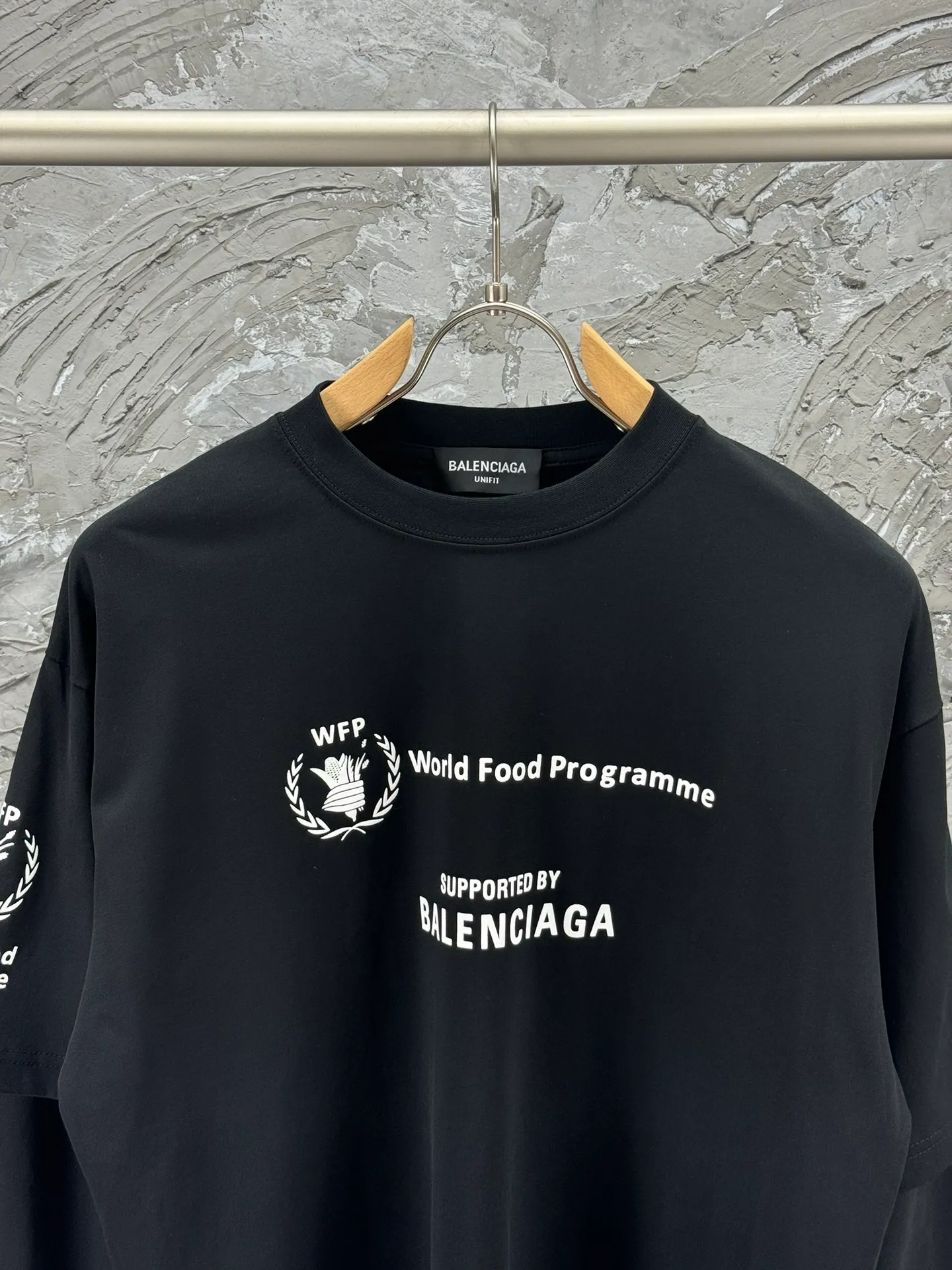 🅿️240 -BALENCI*GA Paris world food fake two-piece long sleeves. The fabric is made of Paris custom-woven and dyed double-yarn pure cotton fabric. The weight is 280g. The thread is custom-woven and dyed without color difference. The front and back panels are printed using environmentally friendly imported materials. Dot printing. Cuff splicing. Two high-temperature styling washes. os dropped shoulders, loose version, same style for men and women -Color: Black -SIZE: XS S M L Style No. 8607#