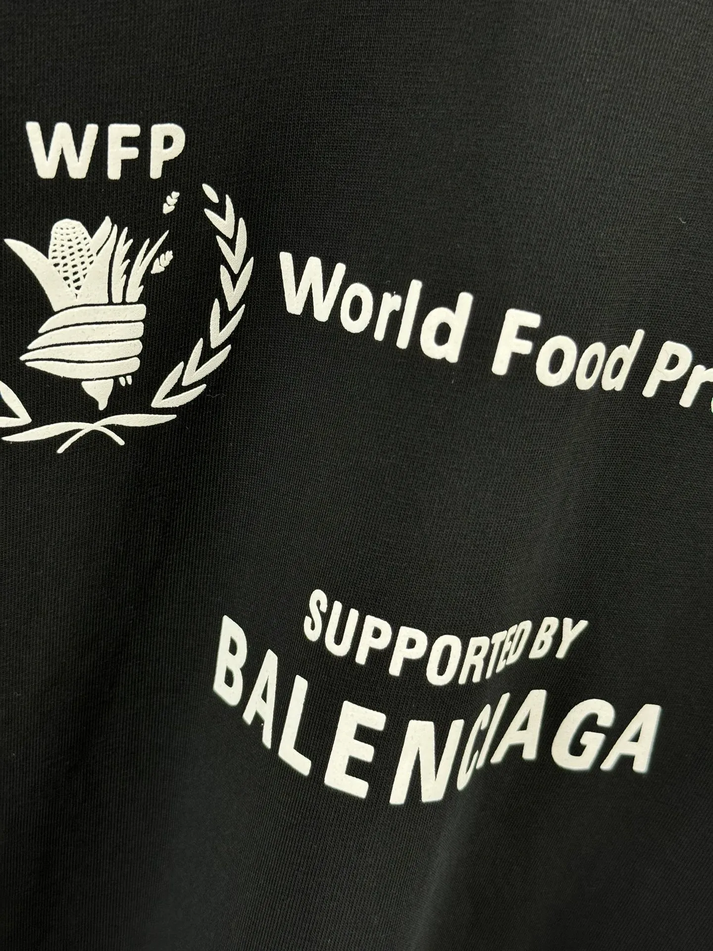 🅿️240 -BALENCI*GA Paris world food fake two-piece long sleeves. The fabric is made of Paris custom-woven and dyed double-yarn pure cotton fabric. The weight is 280g. The thread is custom-woven and dyed without color difference. The front and back panels are printed using environmentally friendly imported materials. Dot printing. Cuff splicing. Two high-temperature styling washes. os dropped shoulders, loose version, same style for men and women -Color: Black -SIZE: XS S M L Style No. 8607#