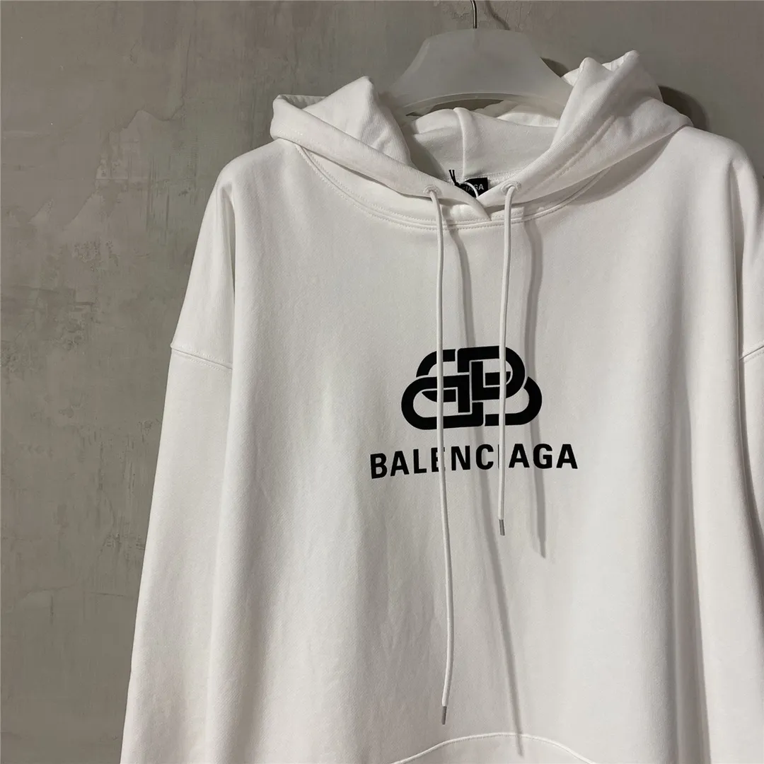 Top tested version Balenciaga BALENCIAGA haze blue lock print hooded sweatshirt [Top tested version] The only correct haze blue snowflake color on the entire network‼ ️Super white and high-end color... -Full set of 1:1 customized original accessories packaging (with logo Sydney paper + new moderator mark + washing + original hangtag) -The entire sweatshirt is made of 460 grams of pure cotton large terry, and the wet weight can reach 480 grams, full of thickness -Note ⚠️This year's Balenciaga hoodie uses embroidered phoenix eyes on the hood‼ ️Eliminating the previous hardware eyes, this is also a detail that distinguishes low-end versions on the market‼ ️The whole piece of clothing, hat rope, thread, and fabric are produced in the same vat with 0 color difference - imported elliptical machine printing is used. Each printing is neatly aligned and the overall printing has no edges. I make every piece of clothing with conscience and strive for excellence in every link. Just to sell a piece of clothing and retain a customer. Although our products are a little more expensive than others, the expensive money is kept in the clothes and is definitely not imported into my pocket.  Color: White Size: XS-L P:410