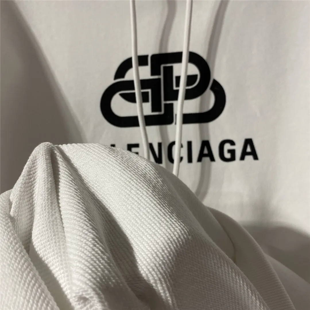 Top tested version Balenciaga BALENCIAGA haze blue lock print hooded sweatshirt [Top tested version] The only correct haze blue snowflake color on the entire network‼ ️Super white and high-end color... -Full set of 1:1 customized original accessories packaging (with logo Sydney paper + new moderator mark + washing + original hangtag) -The entire sweatshirt is made of 460 grams of pure cotton large terry, and the wet weight can reach 480 grams, full of thickness -Note ⚠️This year's Balenciaga hoodie uses embroidered phoenix eyes on the hood‼ ️Eliminating the previous hardware eyes, this is also a detail that distinguishes low-end versions on the market‼ ️The whole piece of clothing, hat rope, thread, and fabric are produced in the same vat with 0 color difference - imported elliptical machine printing is used. Each printing is neatly aligned and the overall printing has no edges. I make every piece of clothing with conscience and strive for excellence in every link. Just to sell a piece of clothing and retain a customer. Although our products are a little more expensive than others, the expensive money is kept in the clothes and is definitely not imported into my pocket.  Color: White Size: XS-L P:410