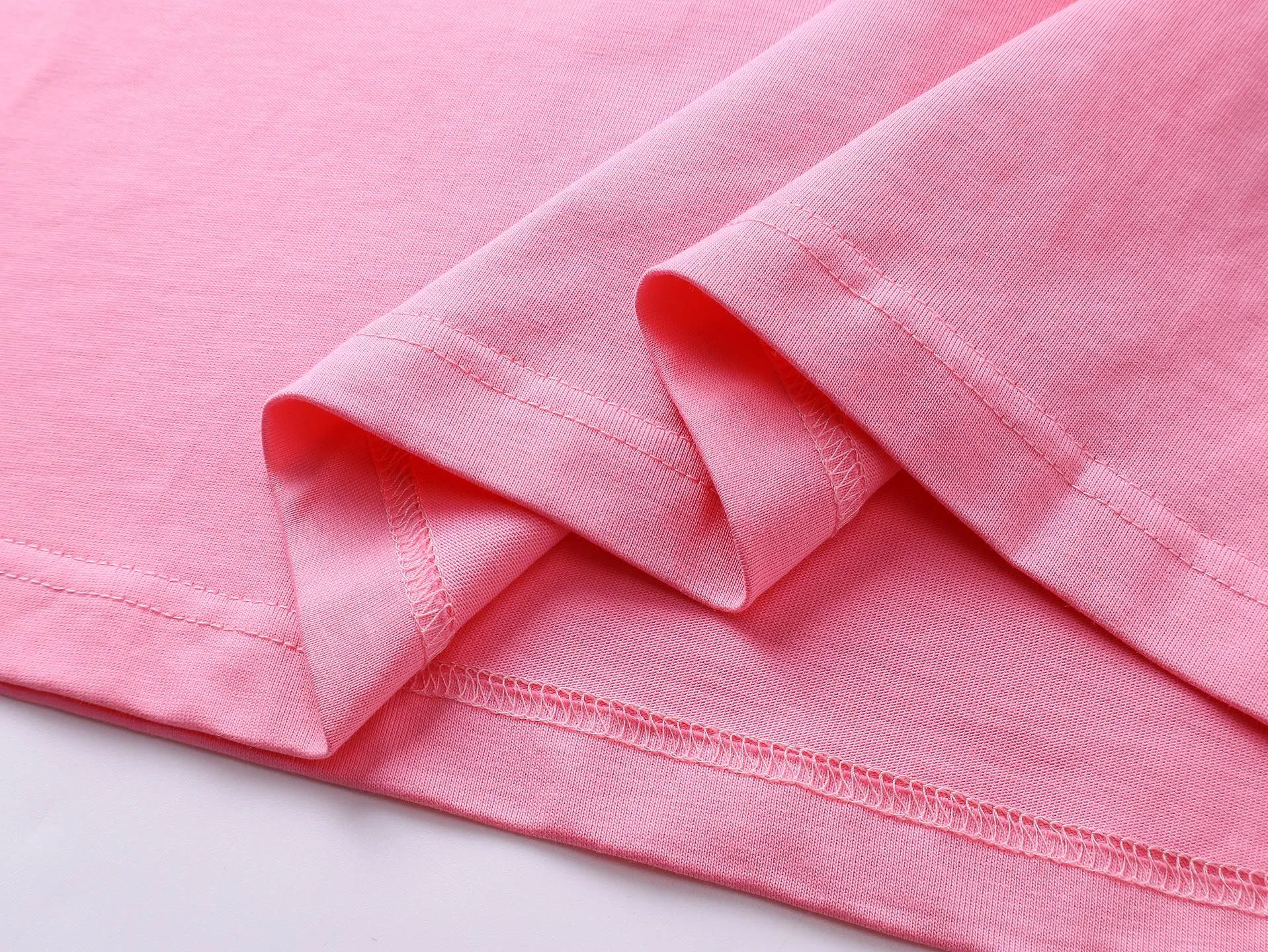 🅿️180 real photos [Top version. Official website quality] BALENCI*GA/Paris #2025 new style VIP letter patch embroidery on the chest, Paris letter LOGO short-sleeved T-shirt embroidered on the right cuff. 2025 spring and summer brick cabinet synchronization welcomes comparison. The fabric is made of Paris ZP custom-woven and dyed cotton double yarn, weighing 260 grams. The cloth surface is clean. The cloth pattern is clear, soft and comfortable. The threads are dyed with no color difference. The letter LOGO is embroidered using imported Tajima embroidery machine. The letters are clear and the effect is three-dimensional. Restore the brick cabinet, adopt OS loose shoulder style. Same style for men and women. Code: BL253702 Color: Pink Size: XS S M L