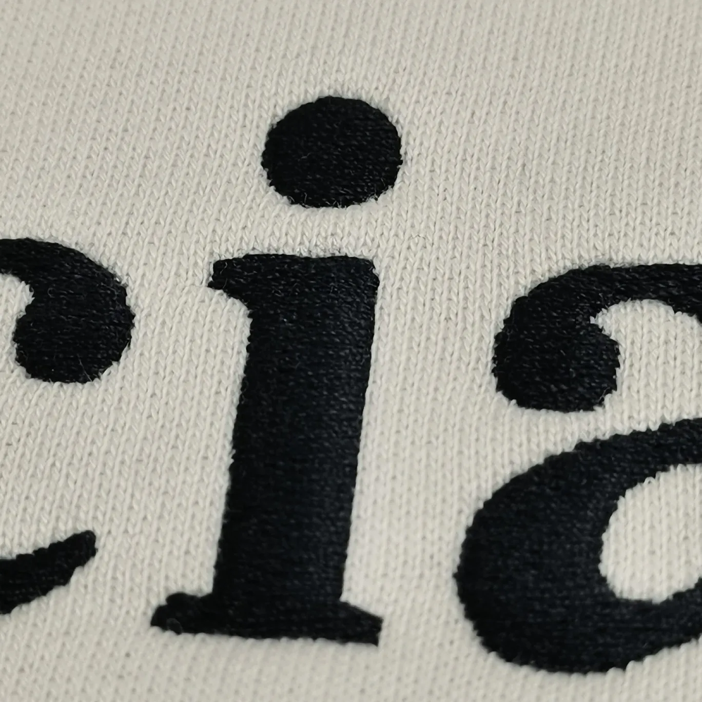 Supplementary details - the top tested version of Balenciaga BALENCIAGA Cola Malone embroidered print male and female couple star's same style autumn and winter pure cotton hoodie hooded sweatshirt. Three colors are available, ensuring the same fabric as the original version, no color difference! Customized dyeing in a package! INS, Xiaohongshu’s popular style, classics that never fade away! The king of orders in Spain, the fried chicken is highly recommended! 480% pure cotton terry fabric, comfortable and warm! Full of drape! The printing uses Tajima embroidery machine imported from Japan, which is known as the fighter among embroidery machines. The embroidery is meticulous, with no threads or skipped threads, the printing and embroidery are full and fine, and the letter spacing is consistent with ZP! Wearing it gives you full confidence and peace of mind! The labels and washes are all correct! On behalf of G at the same level! Consistent packaging at the counter! Size: XS-L Color: Purple light gray white gray P:450
