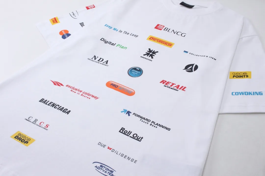 🅿️200 detailed pictures [Top version. Official website quality] BALENCI*GA/Paris. Multi-element trademark LOGO short-sleeved T-shirt 2024 new style. All pattern details, colors, Y boards are customized, and the brick cabinets are synchronized. Genuine products are developed at the first time, and you can print and compare! The fabric is made of Paris ZP custom-woven and dyed cotton double yarn. Weighing 260 grams, the cloth surface is clean. The cloth pattern is clear, soft and comfortable. The threads are dyed with no color difference. The printing uses environmentally friendly imported materials, the letters are clear and the effect is three-dimensional. The version adopts OS loose shoulder design. Same style for men and women. Code: BL223362 Color: black, white Size: XS to L