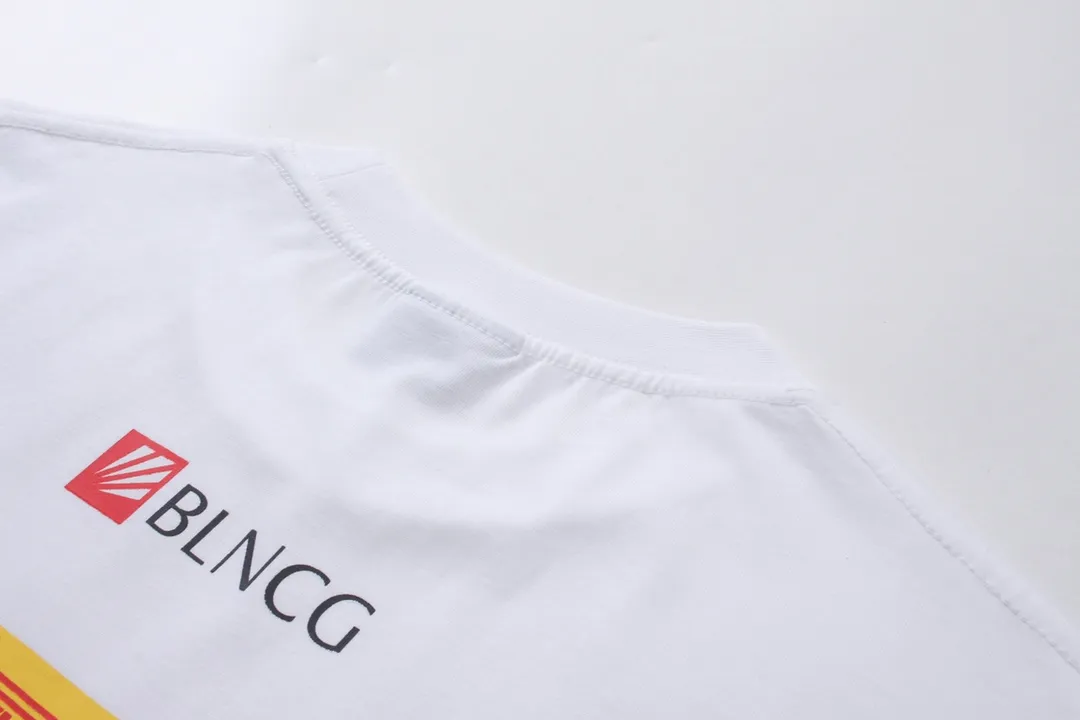 🅿️200 detailed pictures [Top version. Official website quality] BALENCI*GA/Paris. Multi-element trademark LOGO short-sleeved T-shirt 2024 new style. All pattern details, colors, Y boards are customized, and the brick cabinets are synchronized. Genuine products are developed at the first time, and you can print and compare! The fabric is made of Paris ZP custom-woven and dyed cotton double yarn. Weighing 260 grams, the cloth surface is clean. The cloth pattern is clear, soft and comfortable. The threads are dyed with no color difference. The printing uses environmentally friendly imported materials, the letters are clear and the effect is three-dimensional. The version adopts OS loose shoulder design. Same style for men and women. Code: BL223362 Color: black, white Size: XS to L