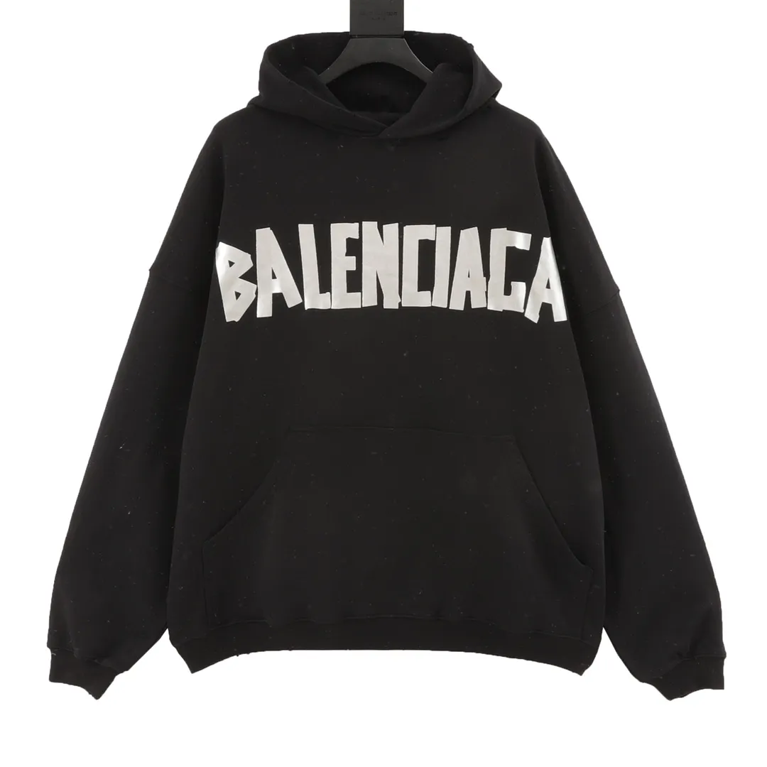 🅿️560 balenciaga/balenciaga masking tape hoodie R&D in-house. It took 45 days to purchase the original version. The fabric is made of custom-made 480g combed cotton fabric. The drape and stiffness of the fabric are very cool. The tape letters on the chest are digitally printed with direct injection technology. The letters on the back are screen-printed with glue. The texture is very good. The color is in place. It is worn, washed and sprayed. Hand-cut and stir-fried with salt. Extremely heavy-duty. The texture is invincible. Brand new 23 new version, you can feel the incomparable details when you get it. Size: S-L