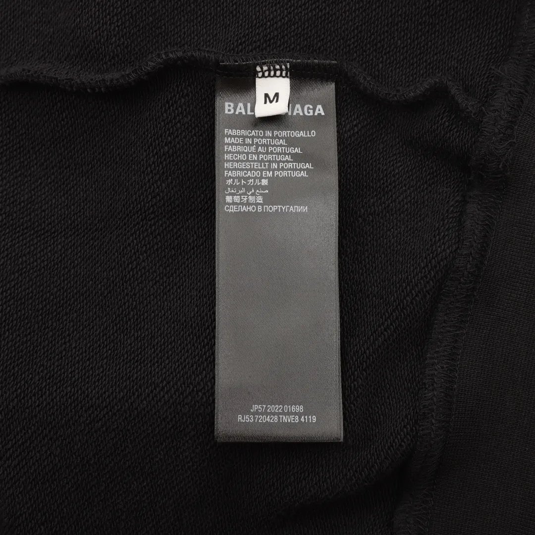 🅿️560 balenciaga/balenciaga masking tape hoodie R&D in-house. It took 45 days to purchase the original version. The fabric is made of custom-made 480g combed cotton fabric. The drape and stiffness of the fabric are very cool. The tape letters on the chest are digitally printed with direct injection technology. The letters on the back are screen-printed with glue. The texture is very good. The color is in place. It is worn, washed and sprayed. Hand-cut and stir-fried with salt. Extremely heavy-duty. The texture is invincible. Brand new 23 new version, you can feel the incomparable details when you get it. Size: S-L